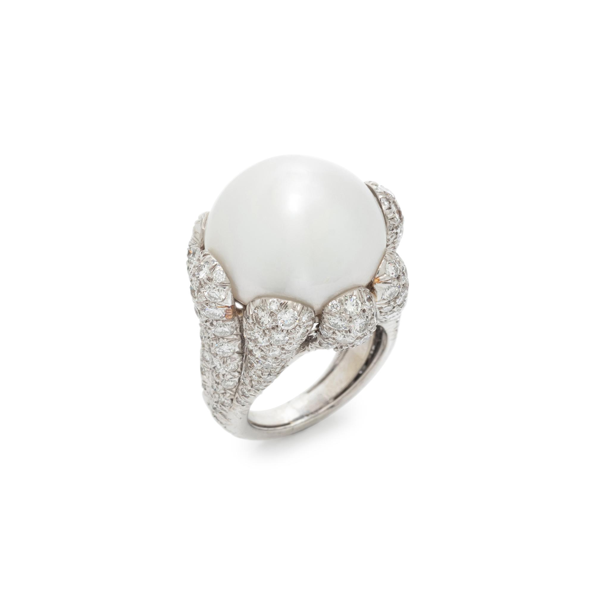 DAVID WEBB, CULTURED SOUTH SEA PEARL AND DIAMOND RING