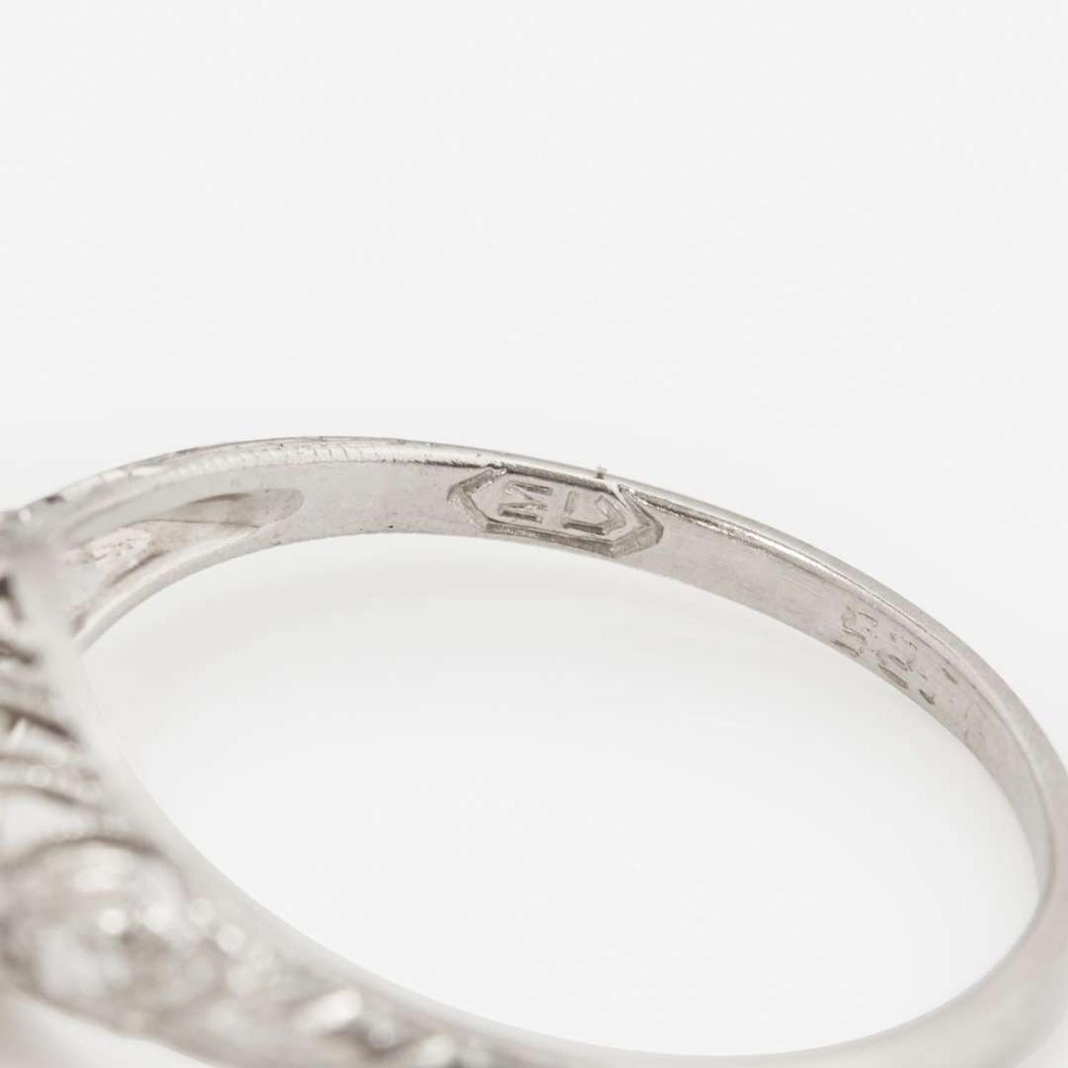 A Ladies Platinum and Diamond Ring Edwardian, c.1915