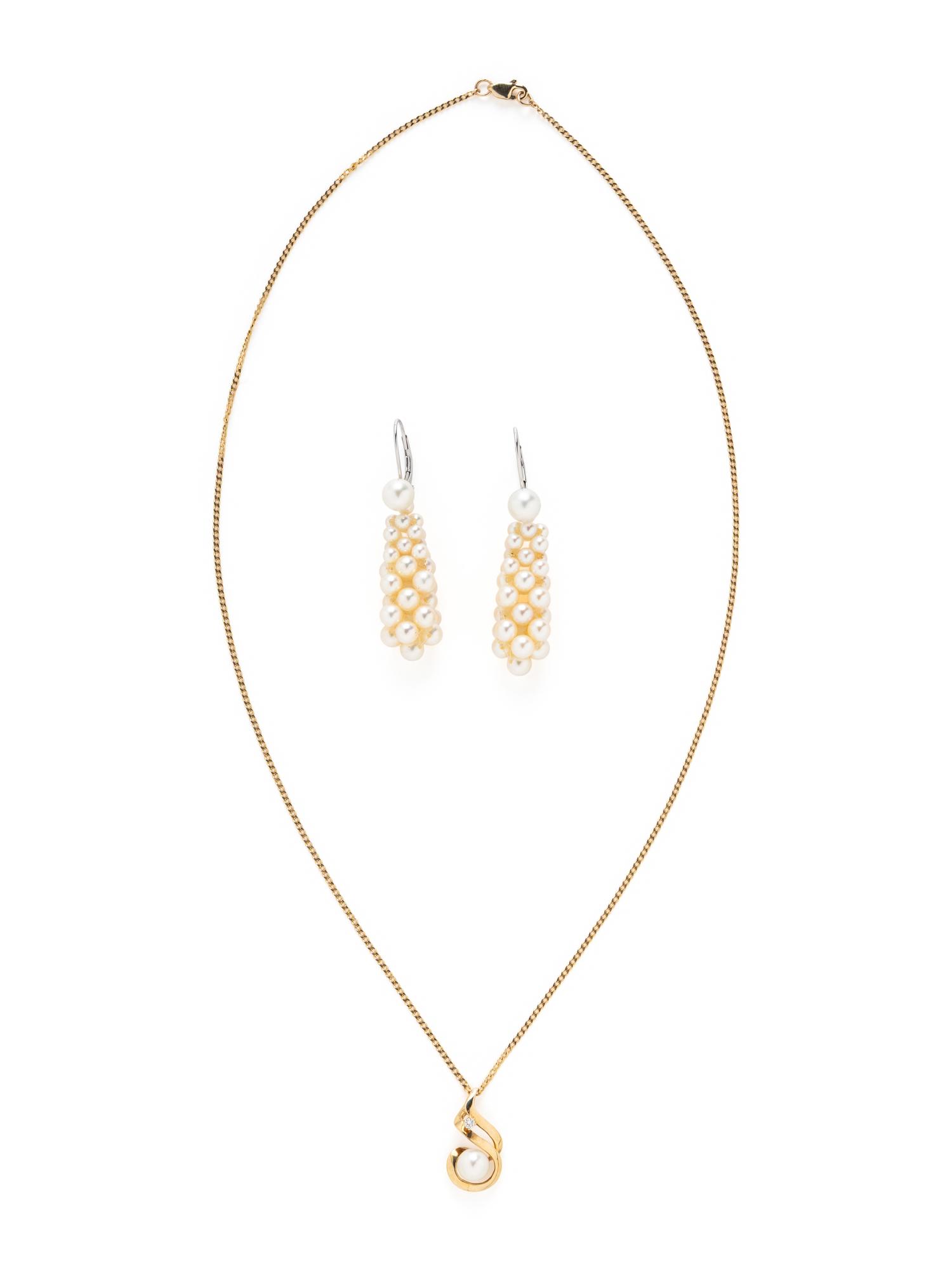 COLLECTION OF CULTURED PEARL AND GOLD JEWELRY