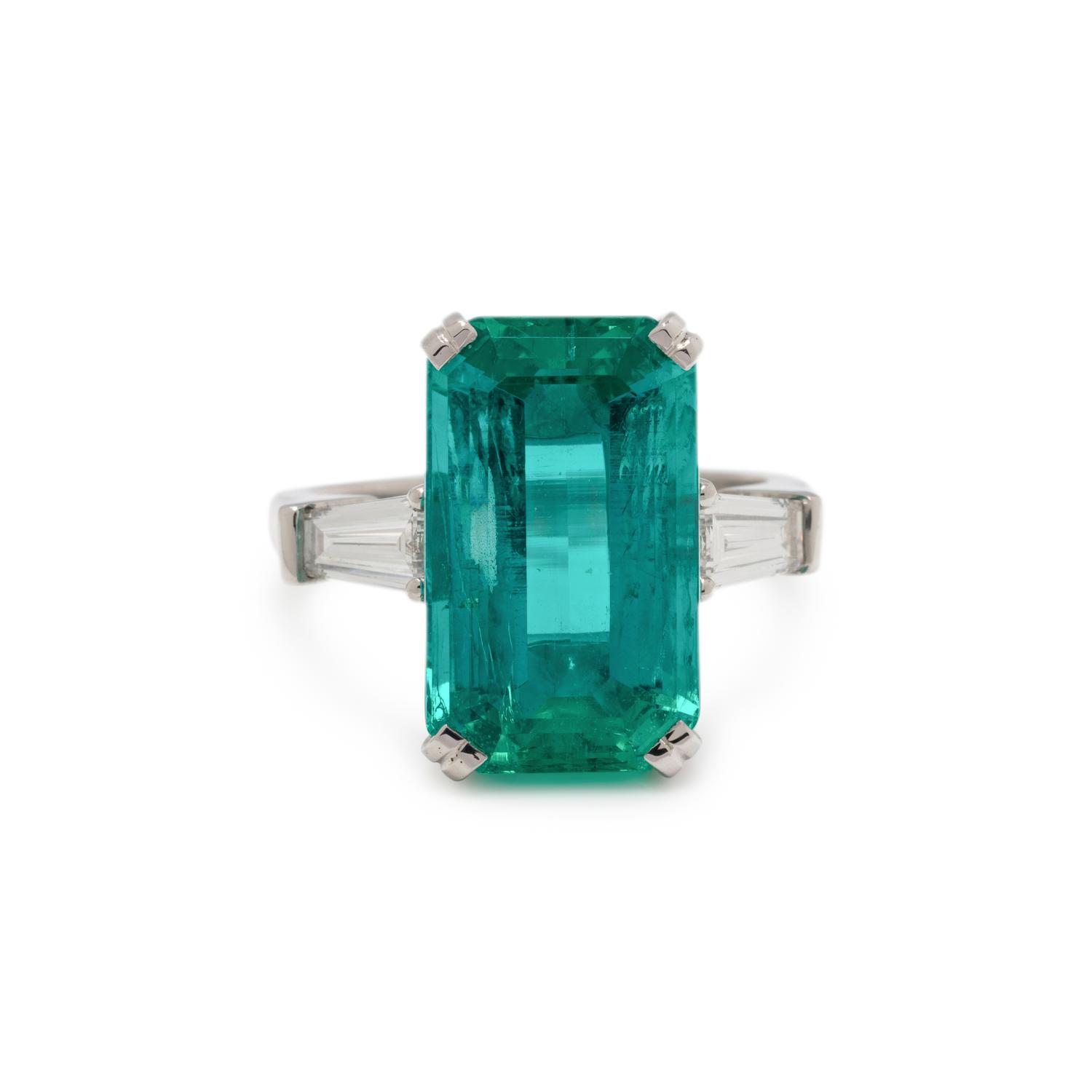 GRAFF, COLOMBIAN EMERALD AND DIAMOND RING