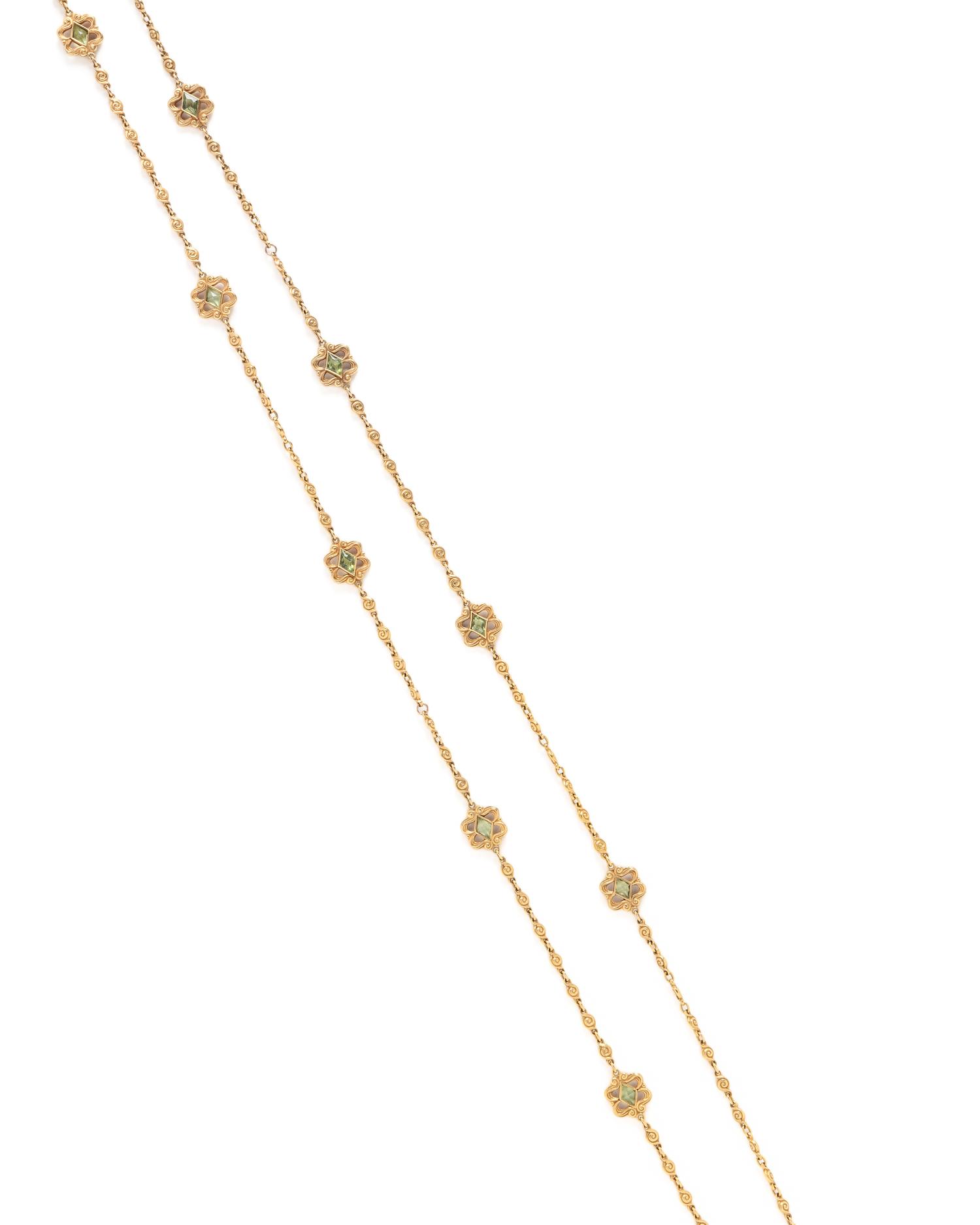 ART NOUVEAU, YELLOW GOLD AND PERIDOT FOB CHAIN