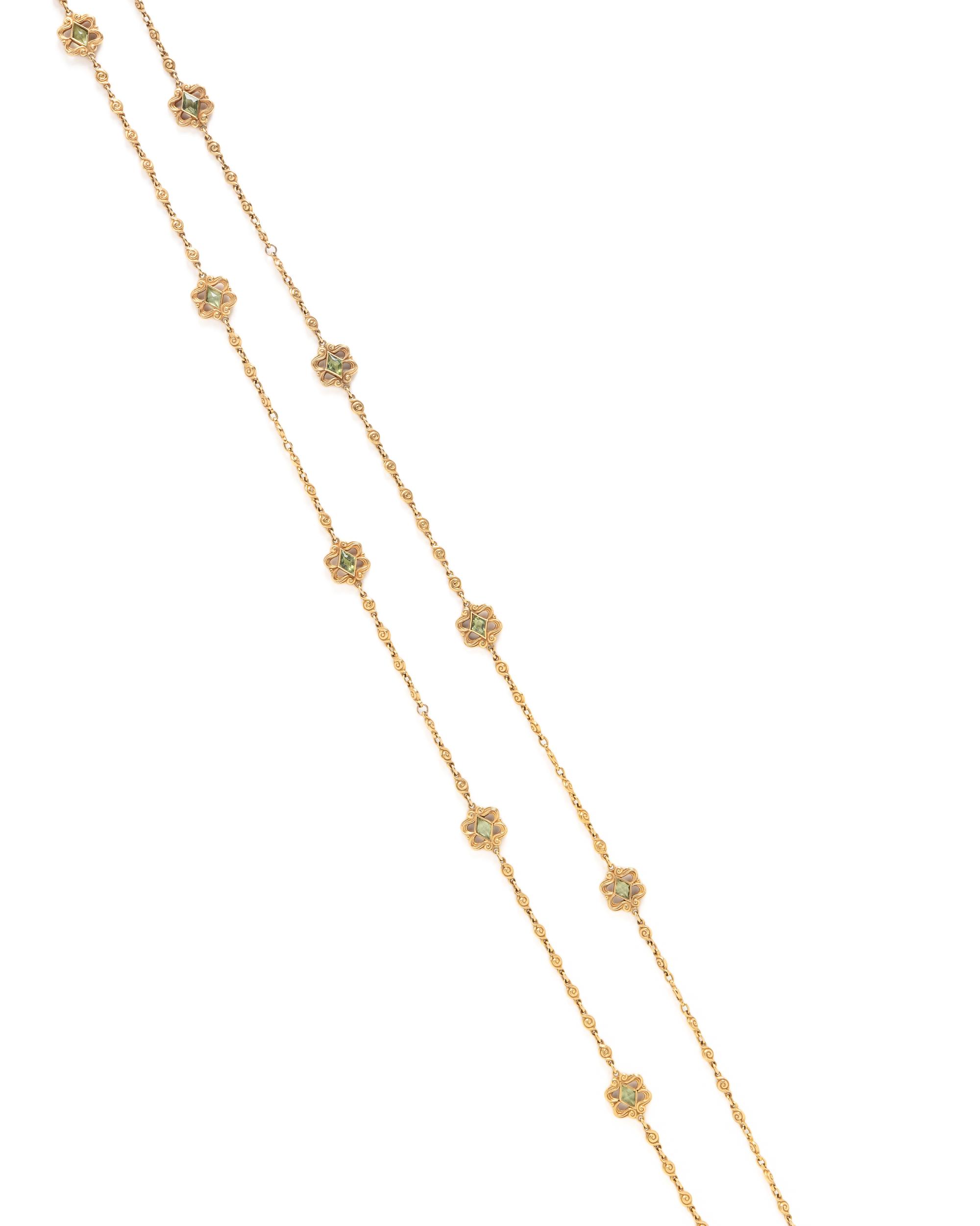ART NOUVEAU, YELLOW GOLD AND PERIDOT FOB CHAIN