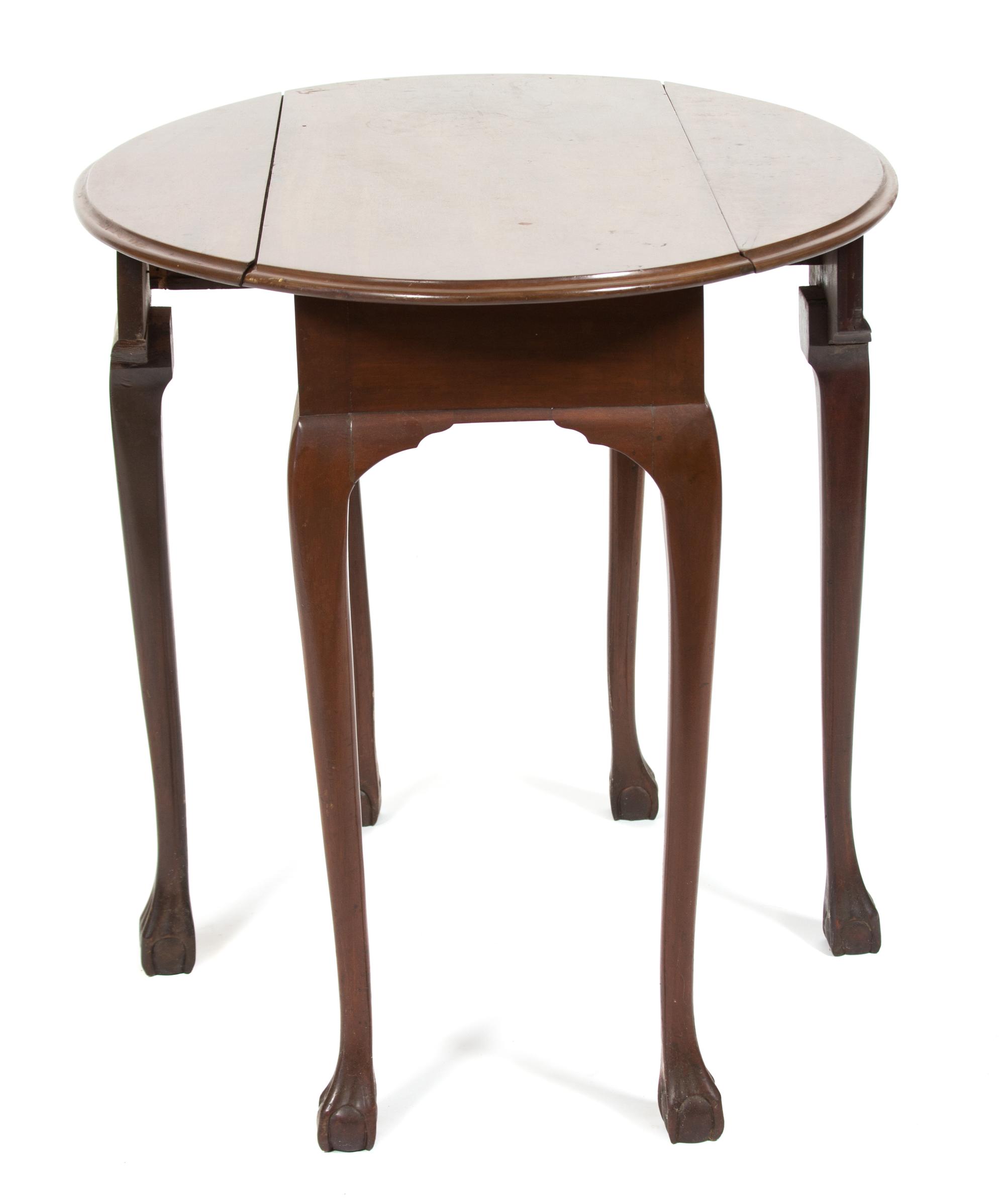 A Chippendale Style Mahogany Oval Drop Leaf Table Height 27 1/2 x width 35 1/4 x depth 26 1/2 inches. — 20TH CENTURY