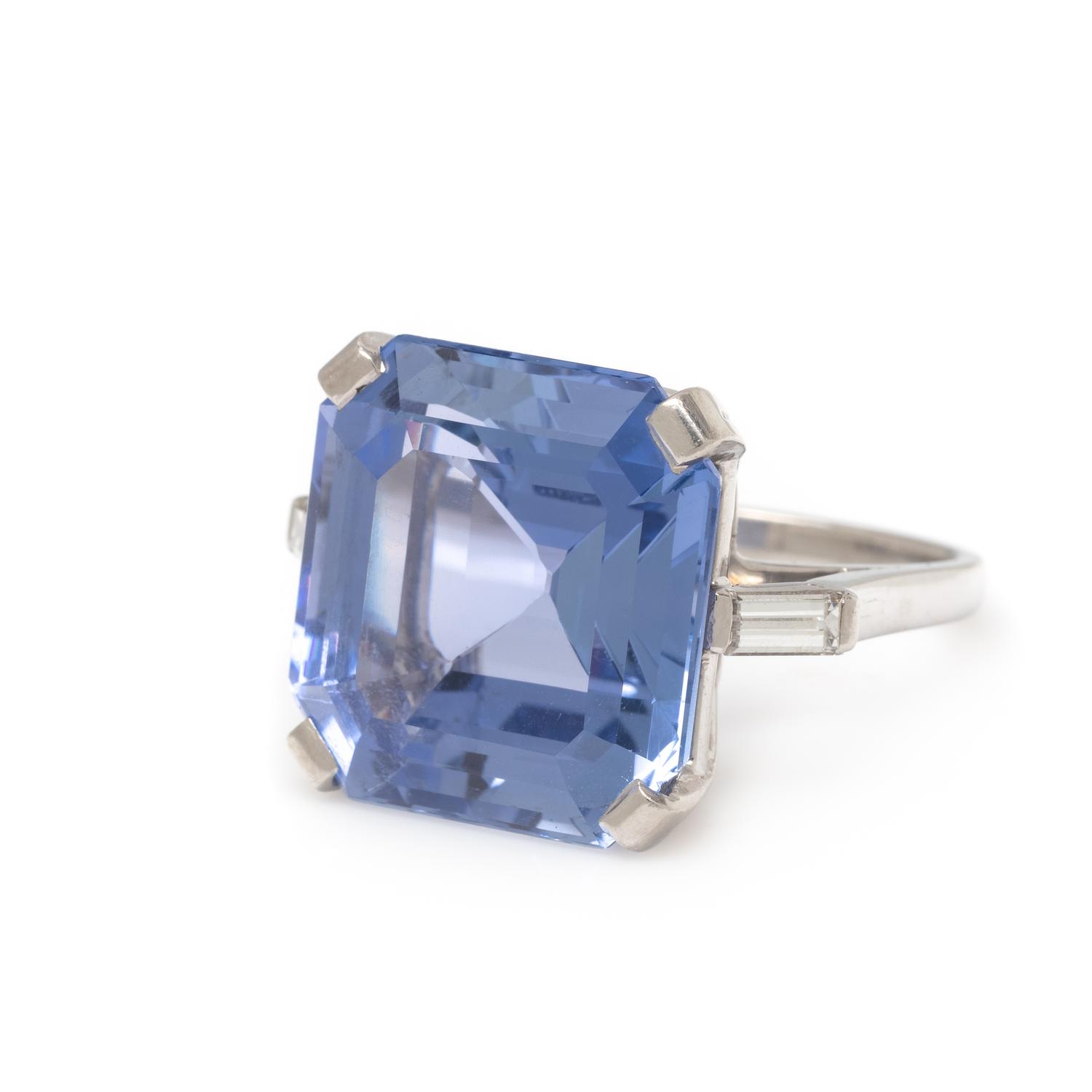 AN IMPRESSIVE UNHEATED CEYLON SAPPHIRE AND DIAMOND RING
