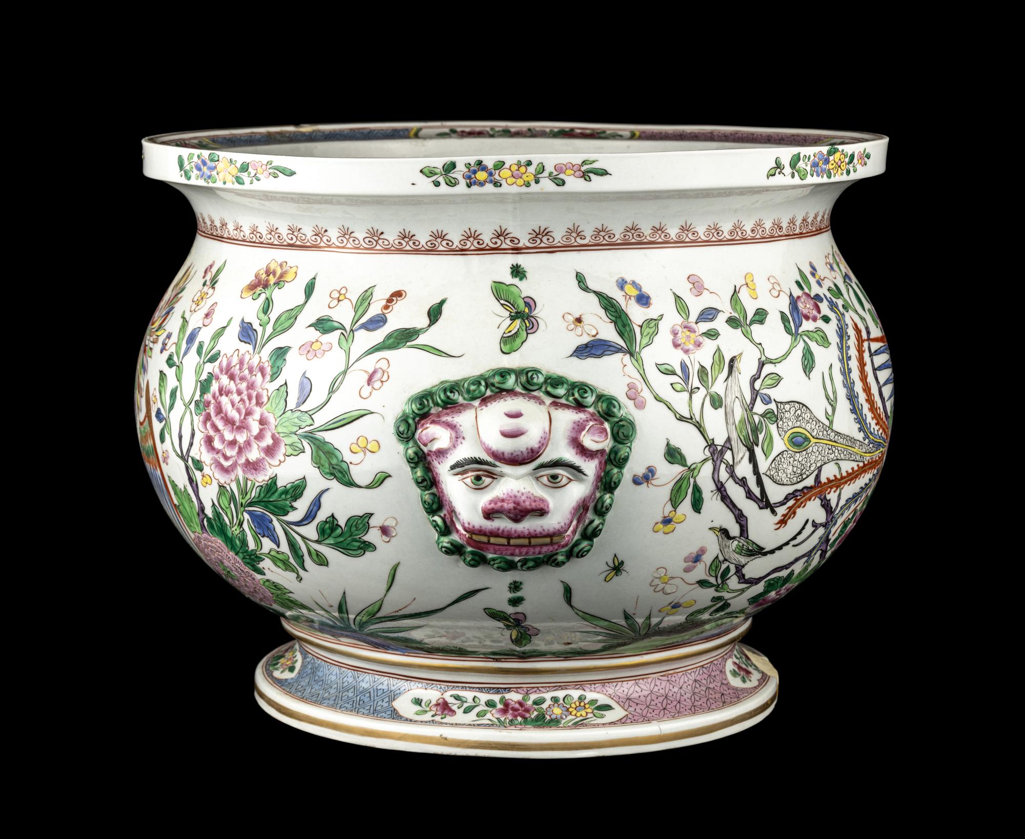 A Large Chinese Famille Rose Porcelain Jardiniere