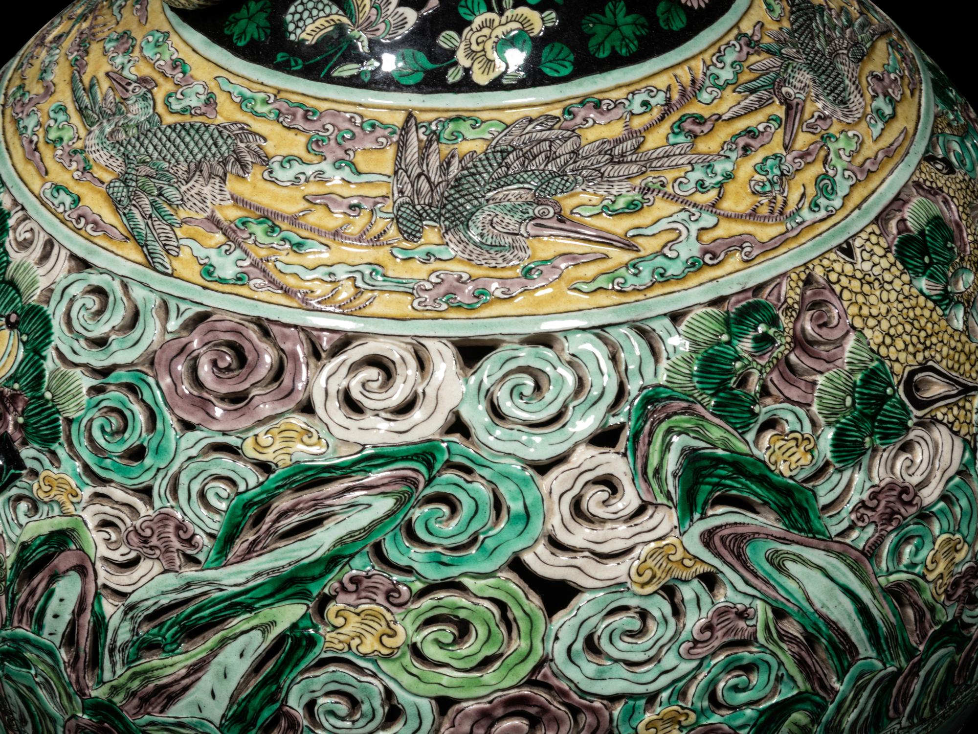 A Large Famille Verte Porcelain Reticulated Vase, Tianqiuping