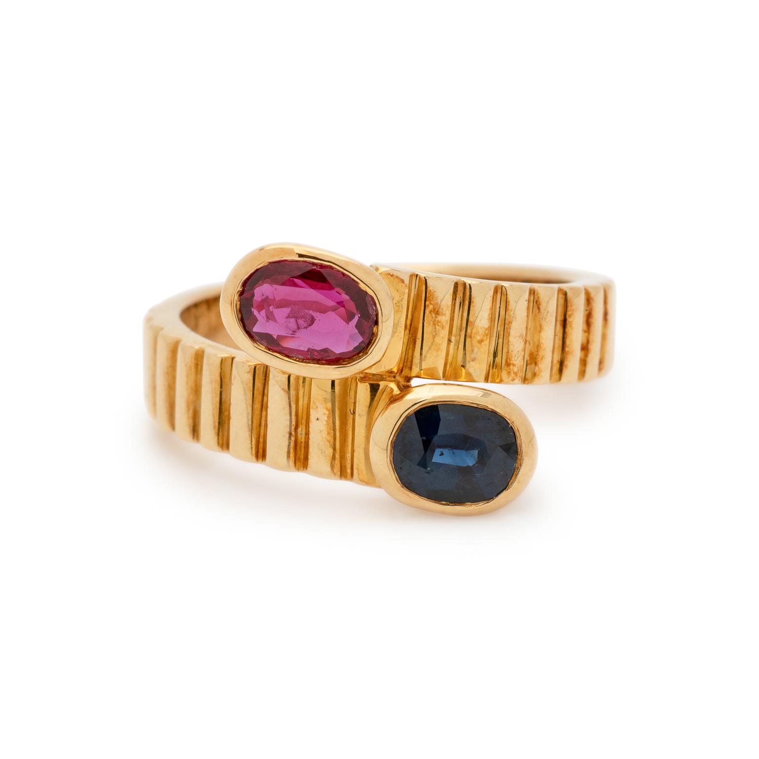 YELLOW GOLD, RUBY AND SAPPHIRE RING