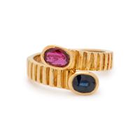 YELLOW GOLD, RUBY AND SAPPHIRE RING