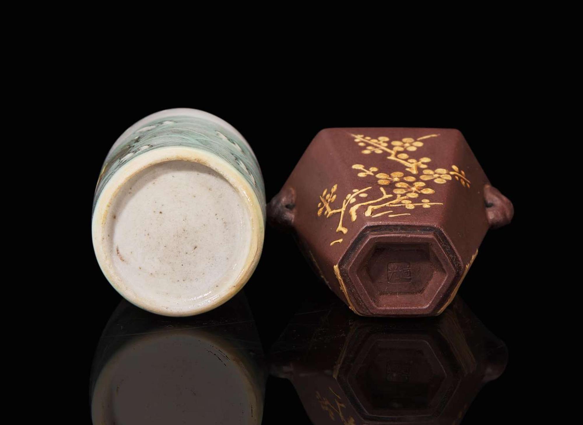 A Chinese famille-rose snuff bottle and a Yixing snuff bottle, Qing dynasty 粉彩及紫砂鼻煙壺各一只 清