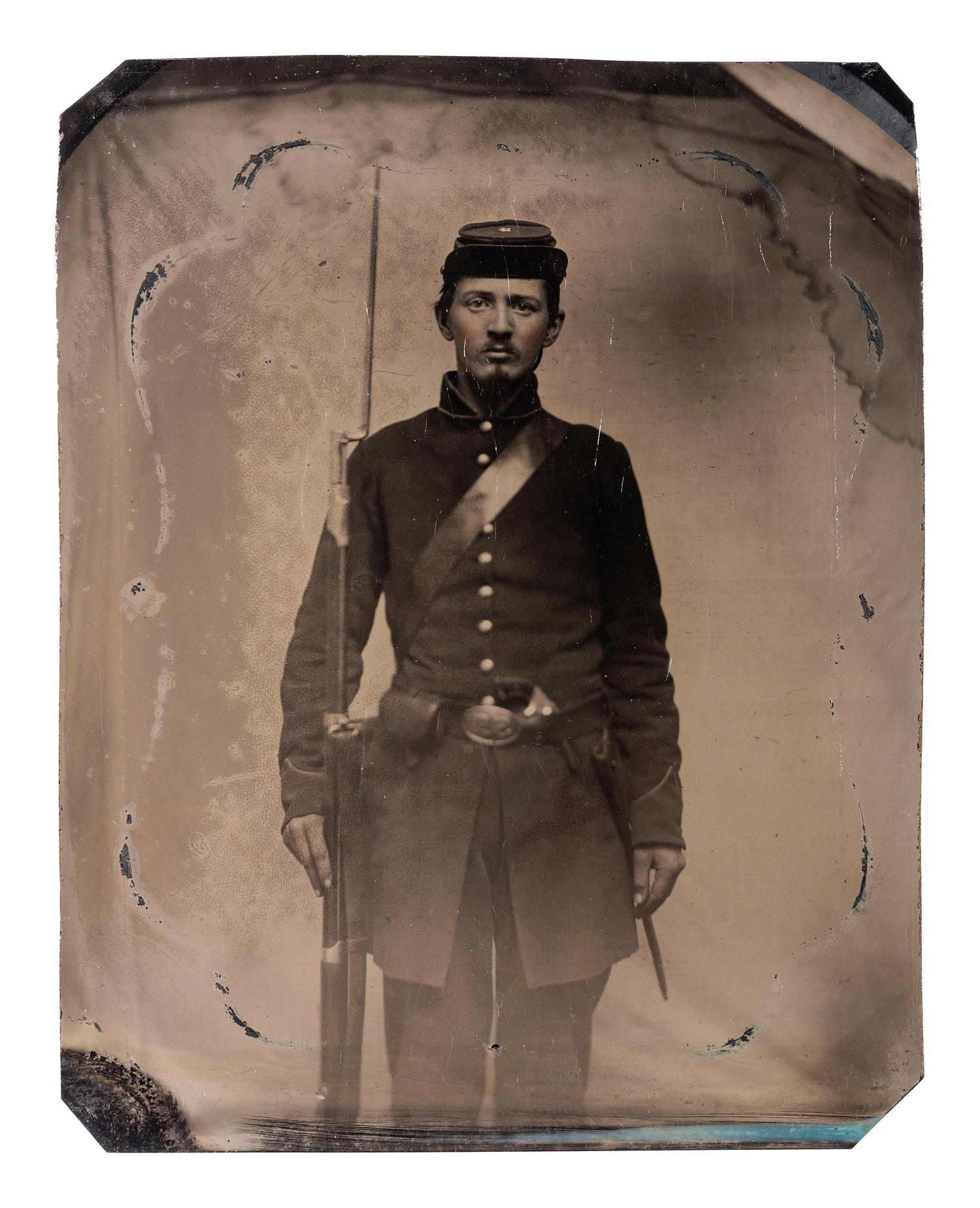 [CIVIL WAR]. Tintype of an armed Federal infantry private.