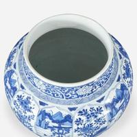A Chinese blue and white porcelain large jar and cover
