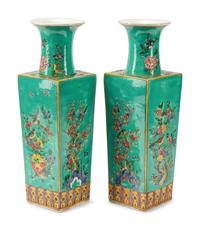 A Pair of Chinese Export Porcelain Vases