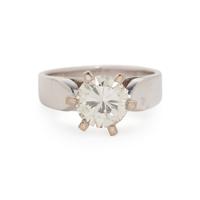 WHITE GOLD AND DIAMOND RING