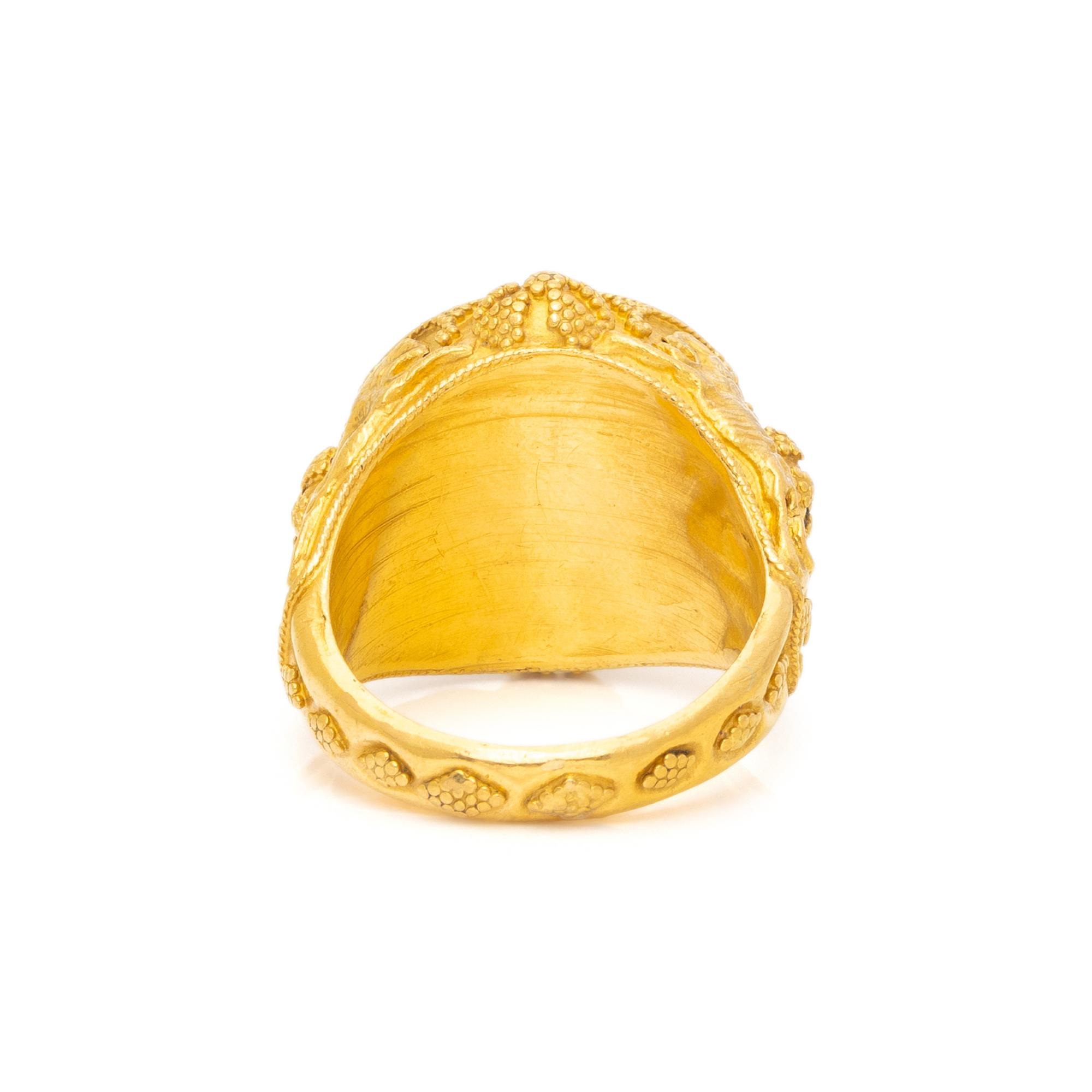 YELLOW GOLD AND CARNELIAN INTAGLIO RING