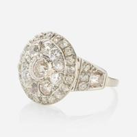 An 18K White Gold and Diamond Ring