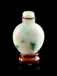 A Chinese Green and White Jadeite Snuff Bottle