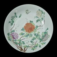 A Large Chinese Famille Rose Porcelain 'Butterflies and Peonies' Charger, Late Qing/Republic Period 晚清/民國 粉彩蝶戀花大盤