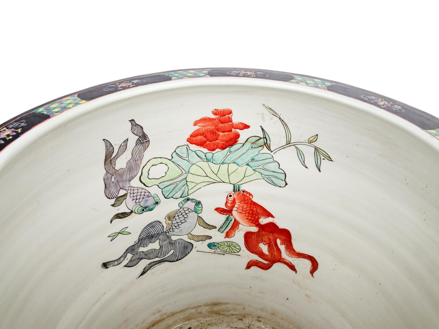 Two Chinese Export Porcelain Jardinières