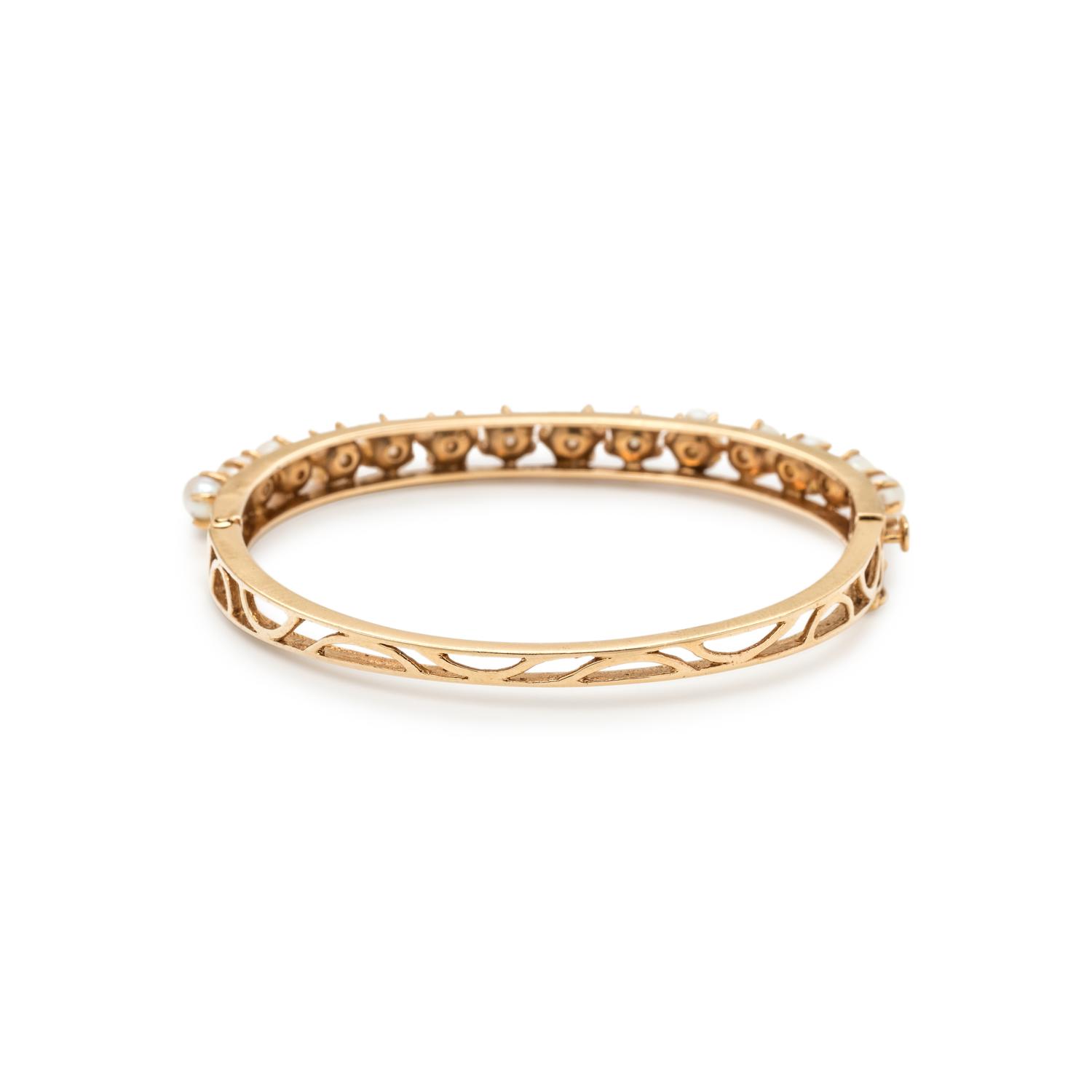 YELLOW GOLD AND CULTURED PEARL BANGLE BRACELET
