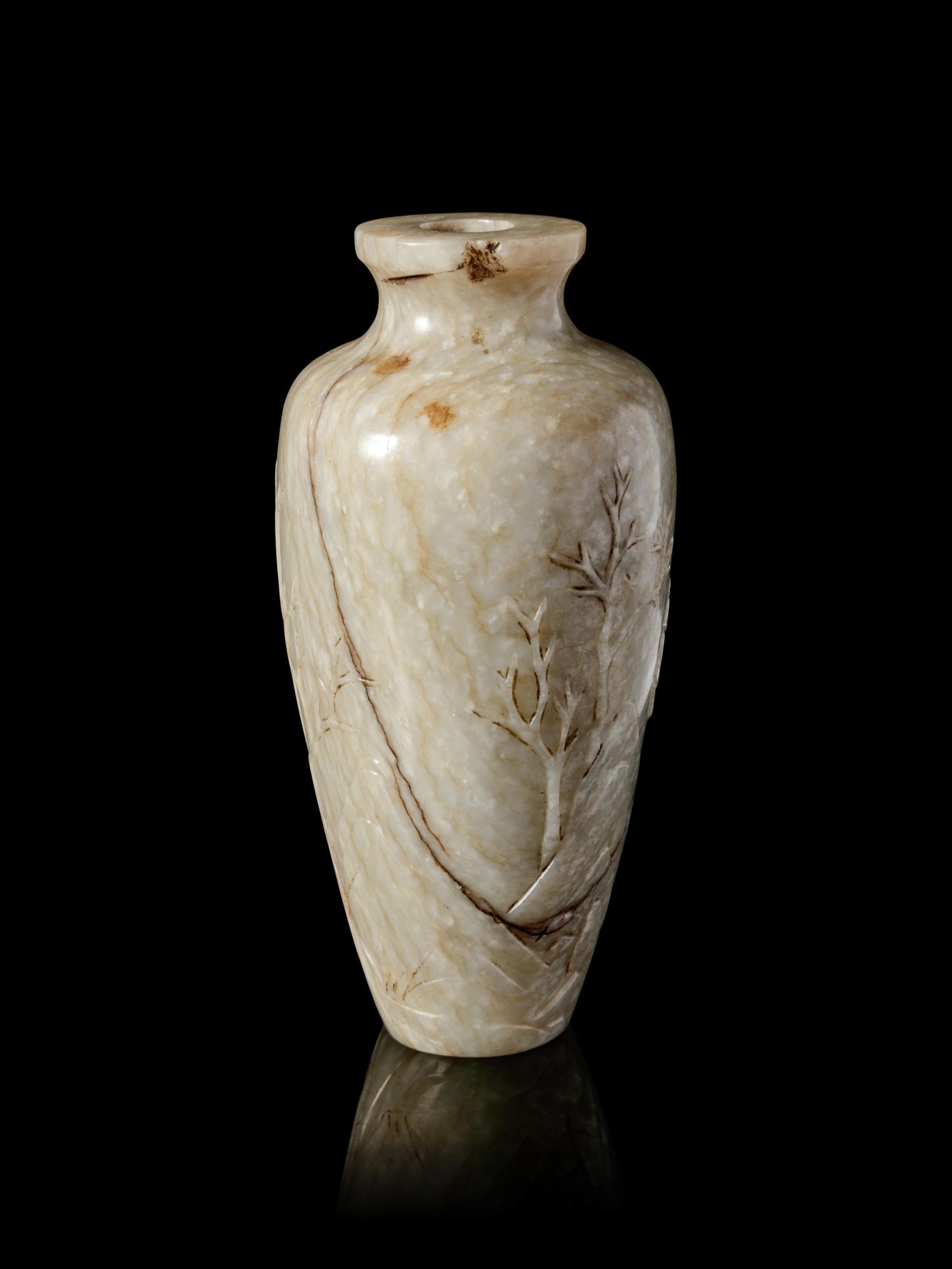 A Chicken Bone Miniature Bottle-Form Snuff Bottle