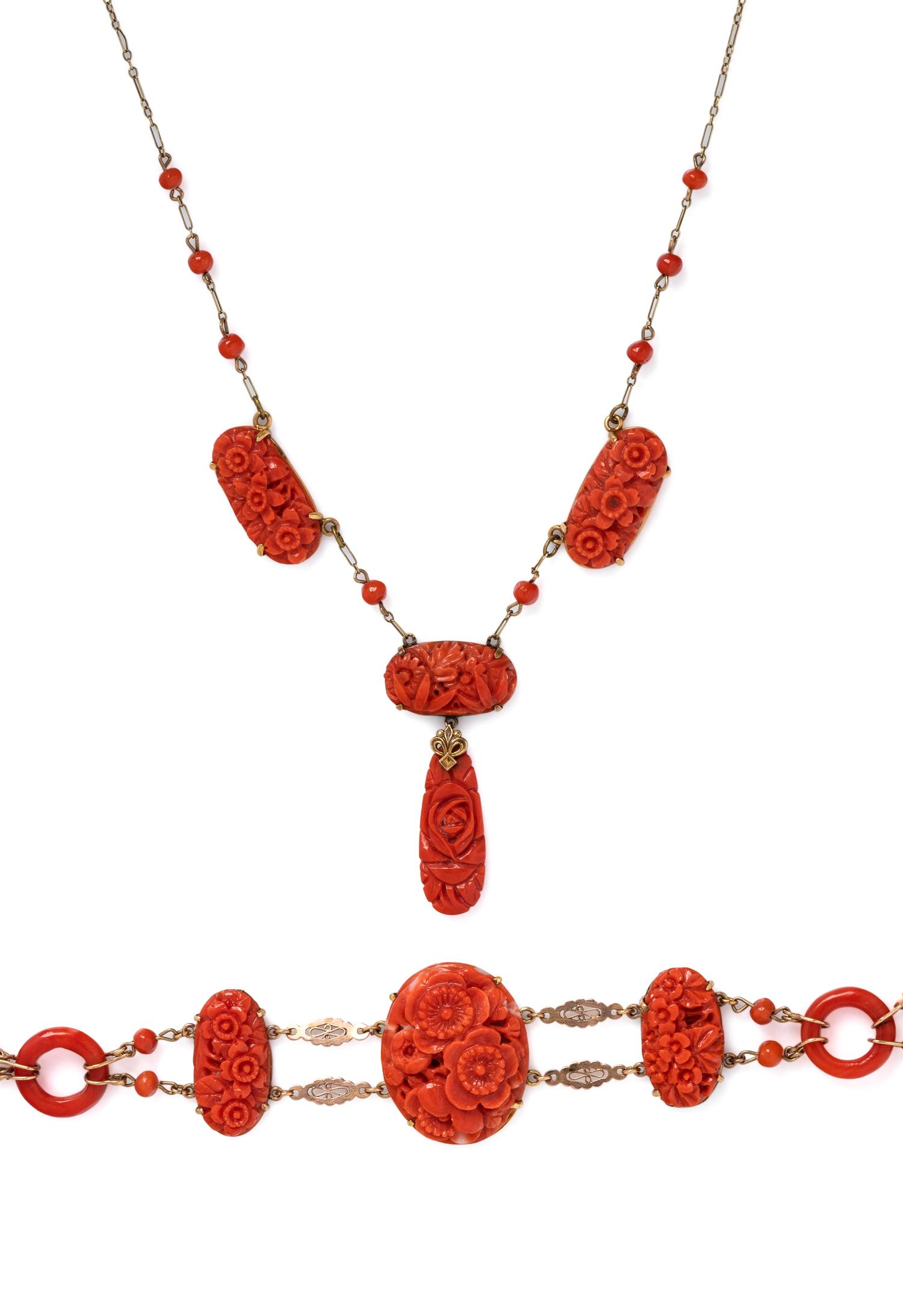 YELLOW GOLD AND CORAL SET