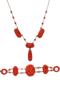 YELLOW GOLD AND CORAL SET