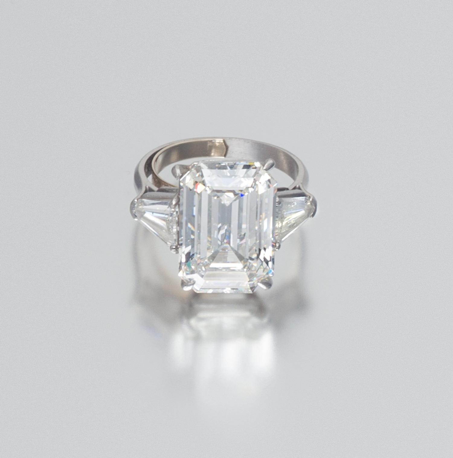 A Platinum and Diamond Ring, 4.70 dwts.