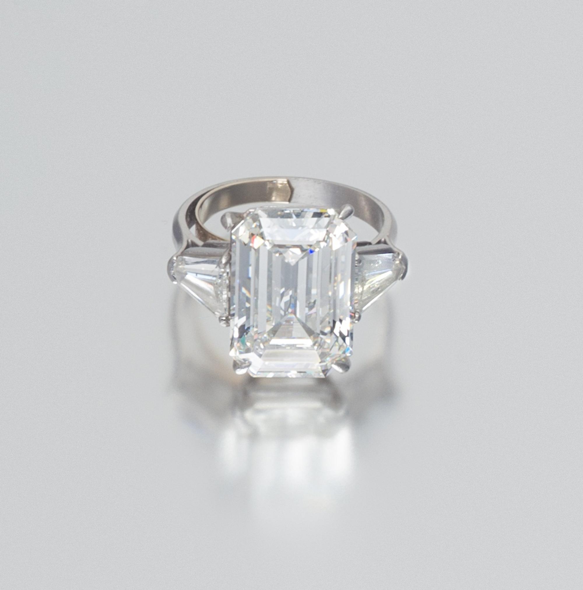 A Platinum and Diamond Ring, 4.70 dwts.