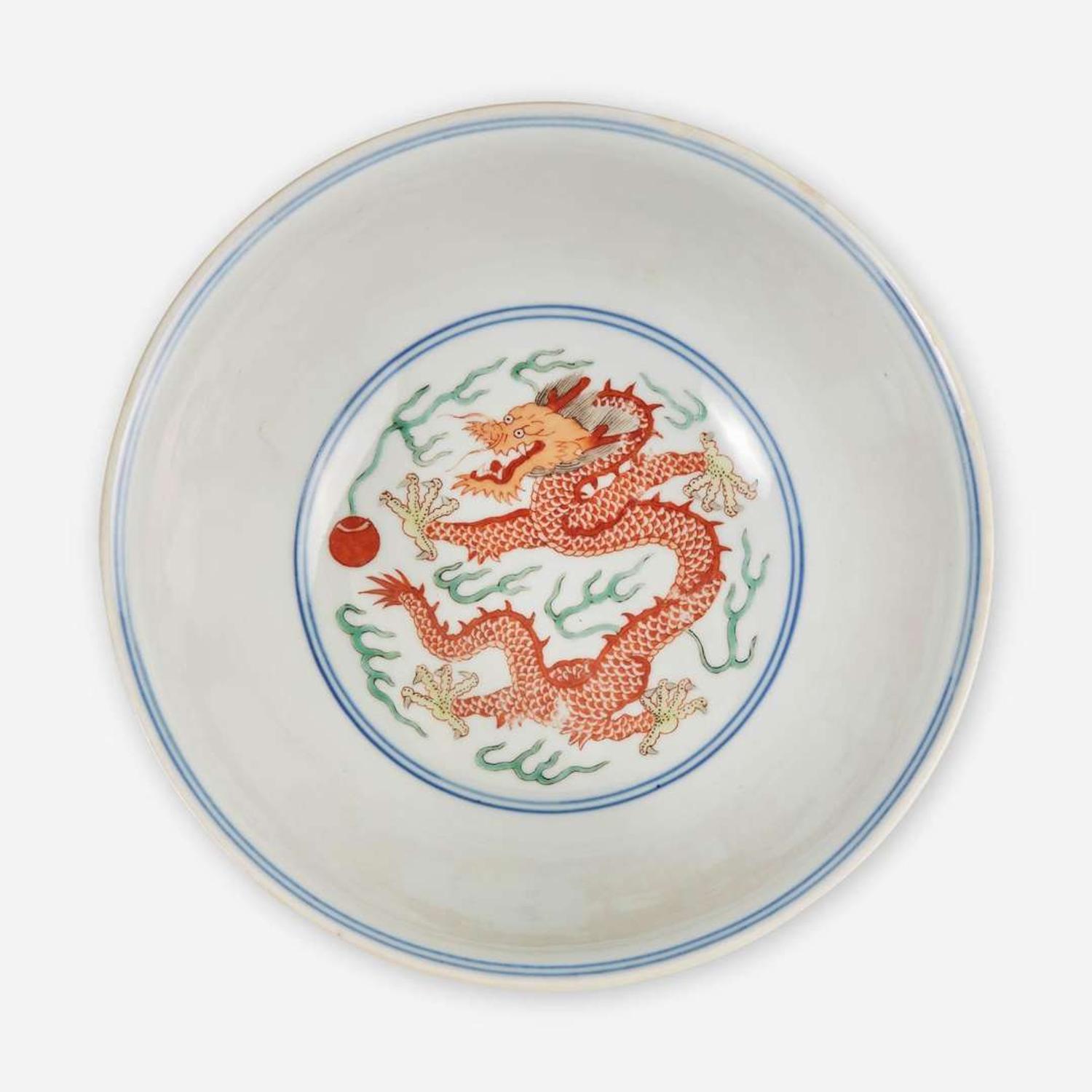 A Chinese wucai-decorated "Dragon and Phoenix" porcelain bowl 五彩龙凤碗 Qianlong six-character seal mark and of the period ????? ? ??