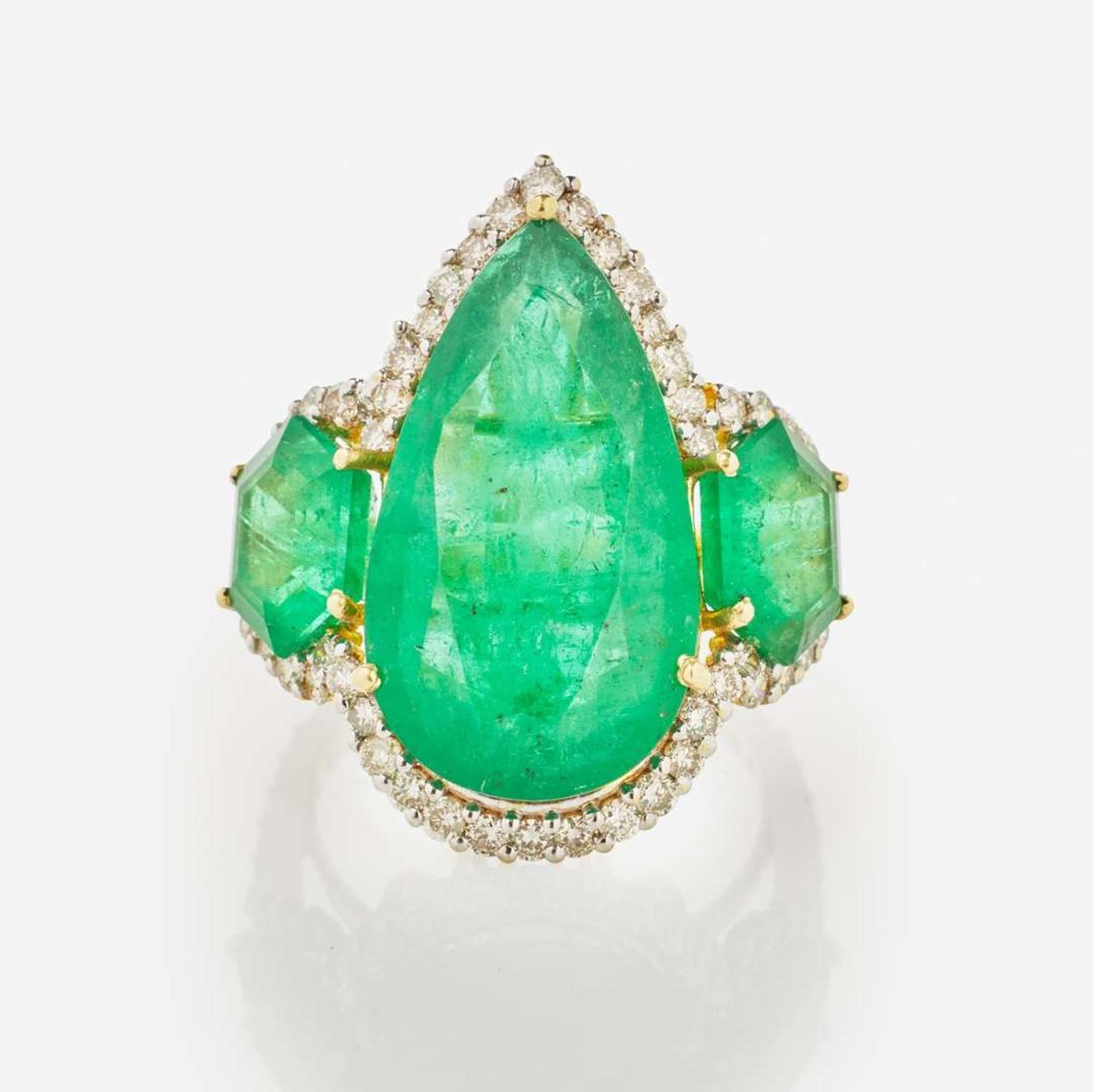 An 18K Yellow Gold, Emerald, and Diamond Ring