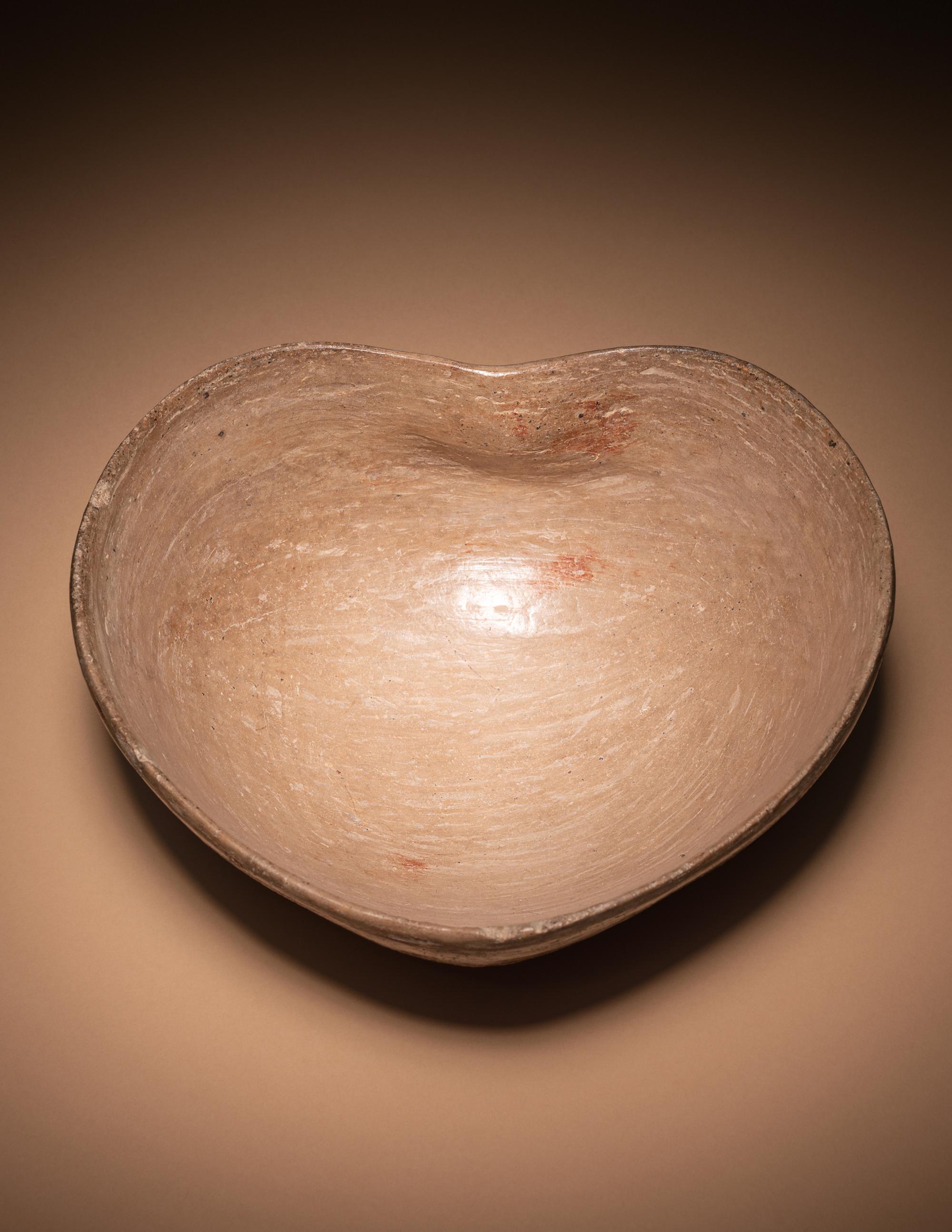 A Chupicuaro Creamware Pinch Bowl