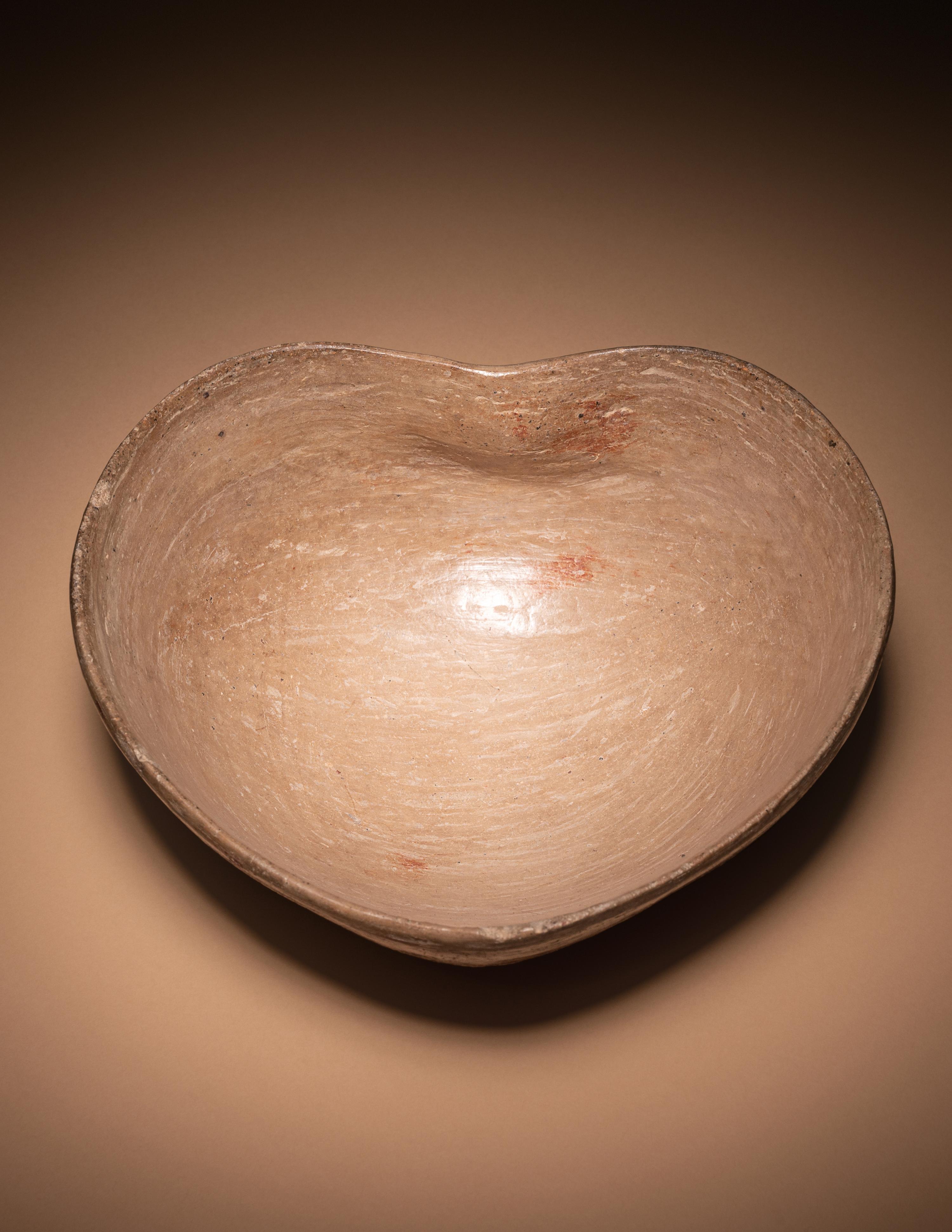 A Chupicuaro Creamware Pinch Bowl