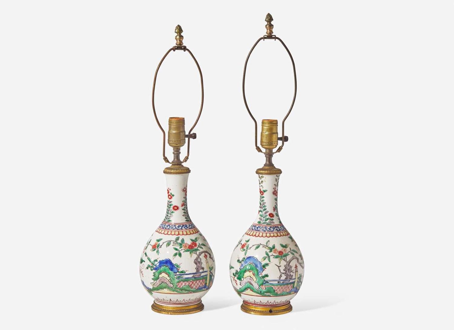 A pair of Japanese Kakiemon palate vases, early 18th century 日本花樽改制檯燈一對 十八世紀初