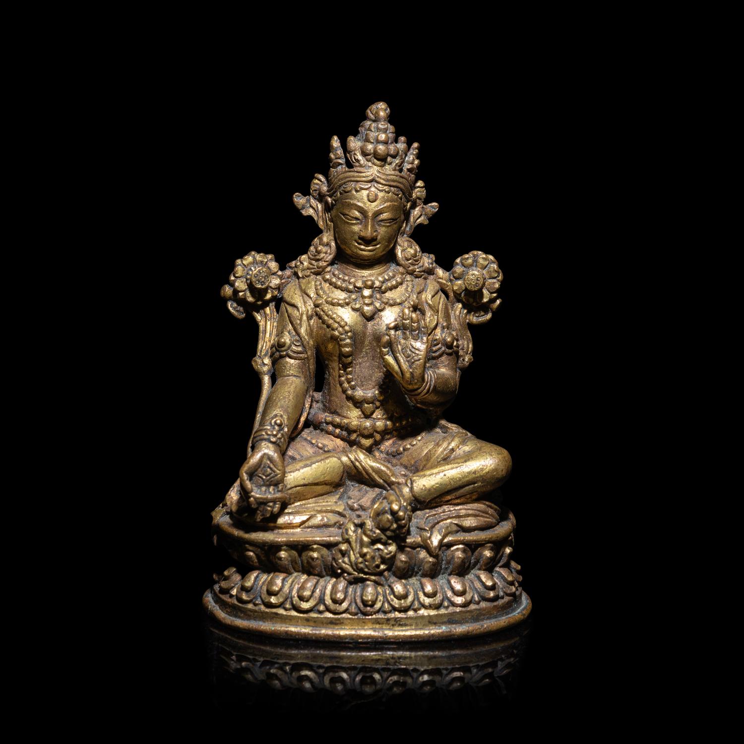 A Tibetan Gilt Bronze Seated Figure of White Tara, 15th/16th Century 十五/十六世紀 西藏銅鎏金白度母像