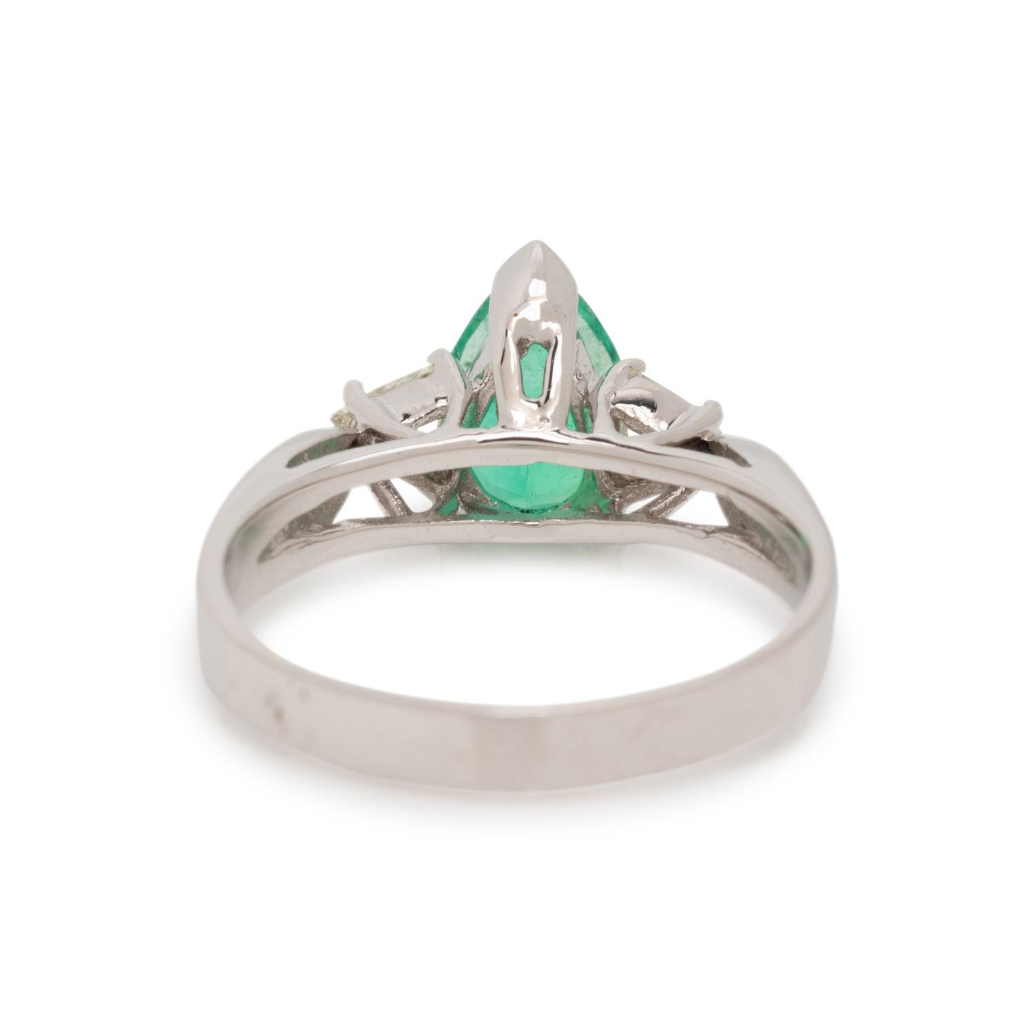 EMERALD AND DIAMOND RING
