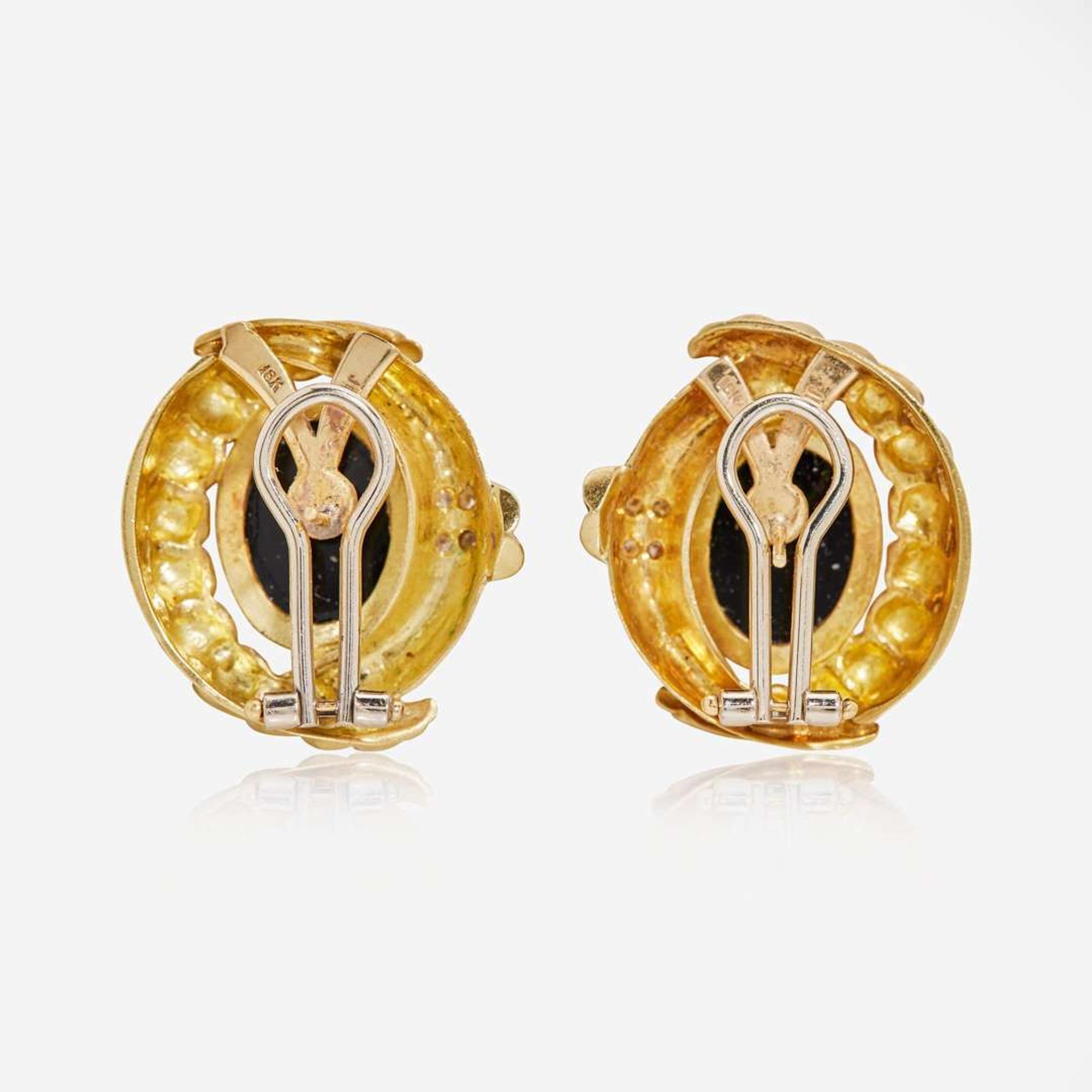 A Pair of 18K Yellow Gold Intaglio Earrings