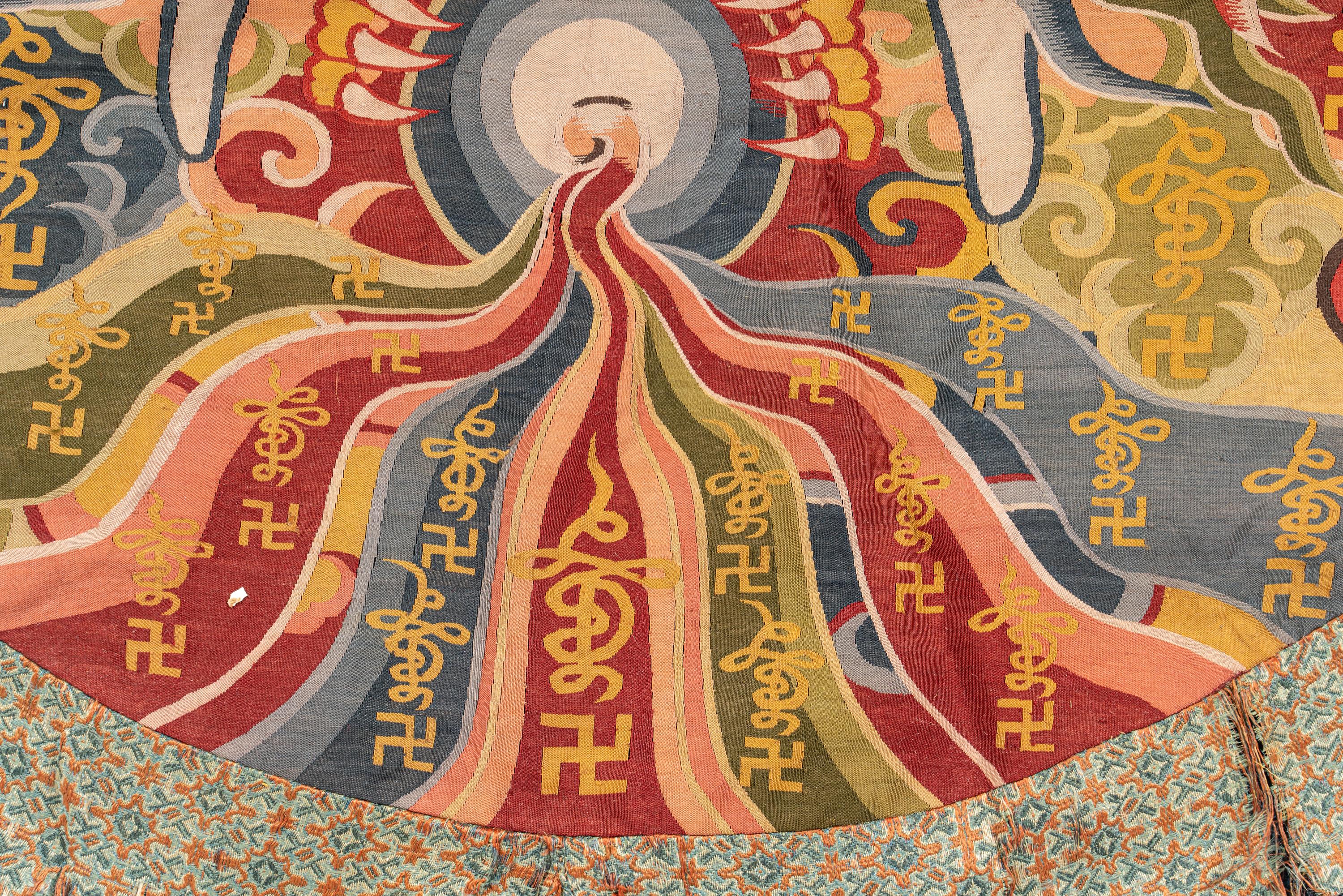 A Kesi Woven Silk 'Dragon' Ceremonial Roundel