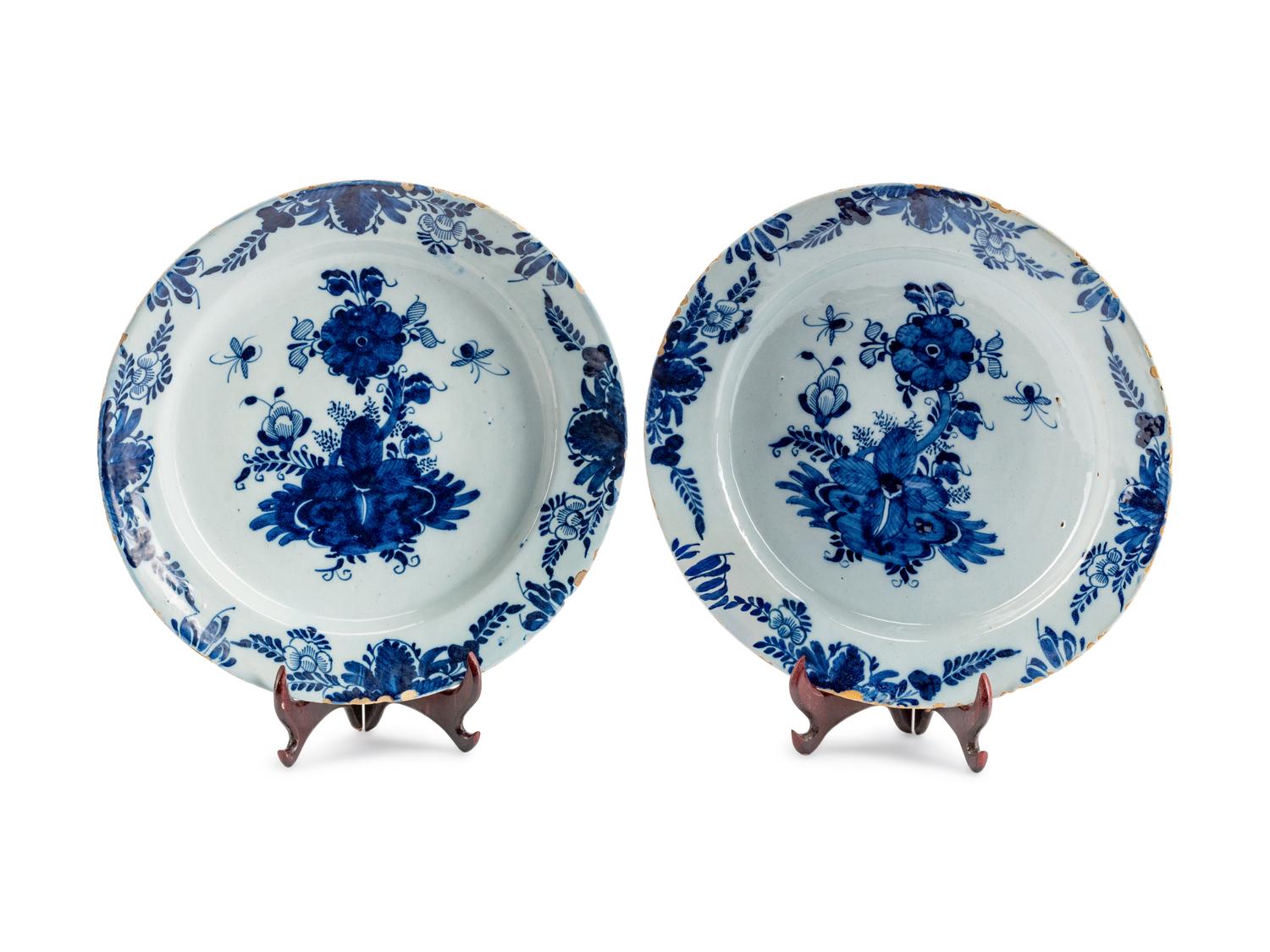 A Pair of Delft Tin-Glazed Earthenware Chargers — DE KLAUW FACTORY, 18TH CENTURY
