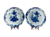 A Pair of Delft Tin-Glazed Earthenware Chargers — DE KLAUW FACTORY, 18TH CENTURY