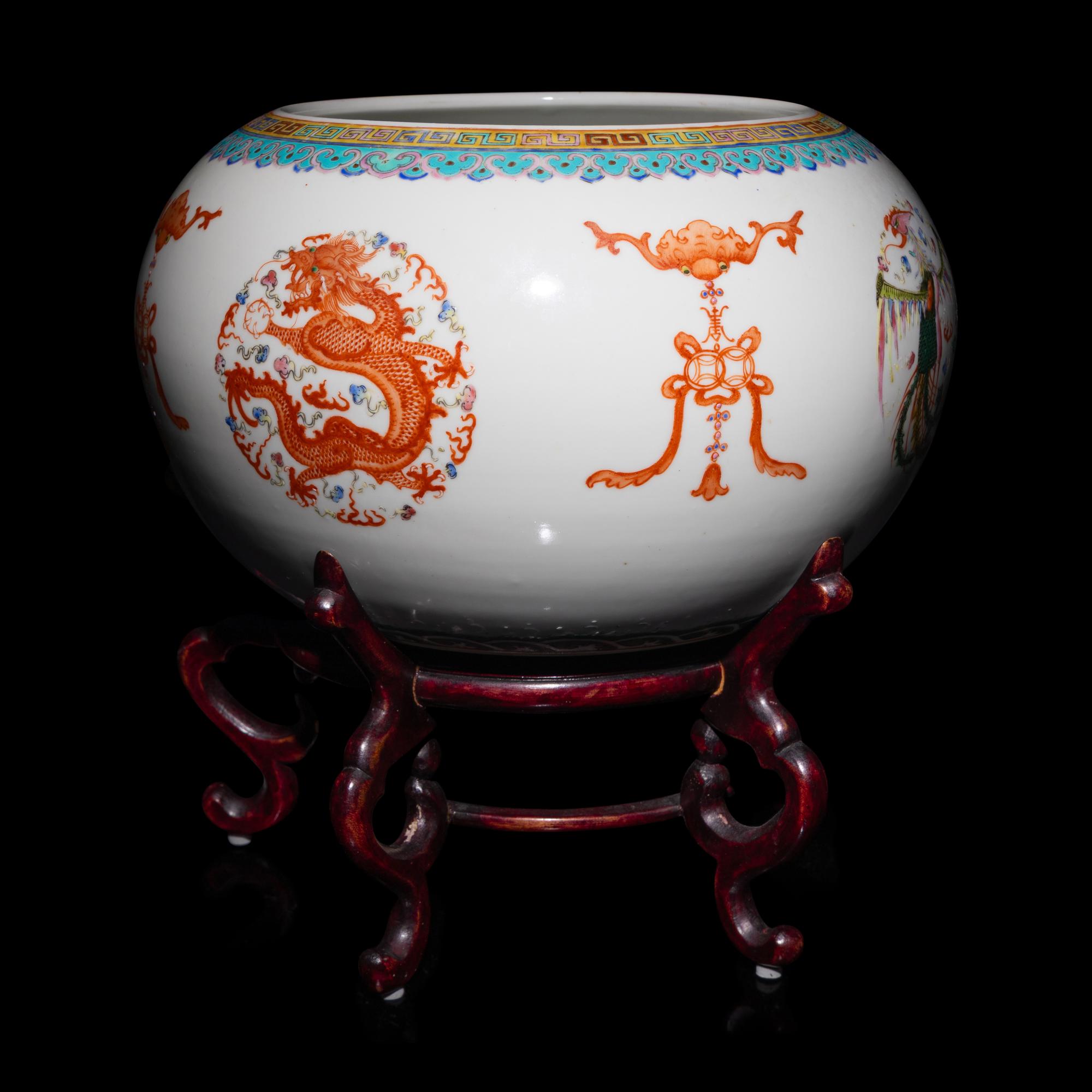 A Chinese Famille Rose Porcelain 'Bat and Phoenix' Fishbowl, Late 19th Century — 清晚期 粉彩團鳳壽字紋小缸