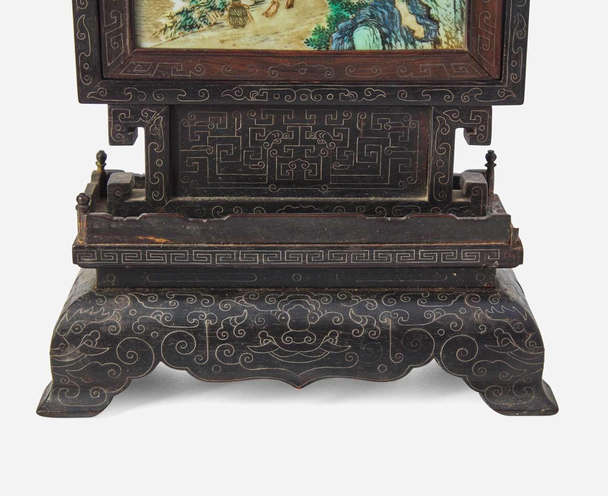 A pair of Chinese porcelain plaques with silver wire-inlaid wood stands 粉彩瓷板插屏一對 Late Qing to Republic period ?????
