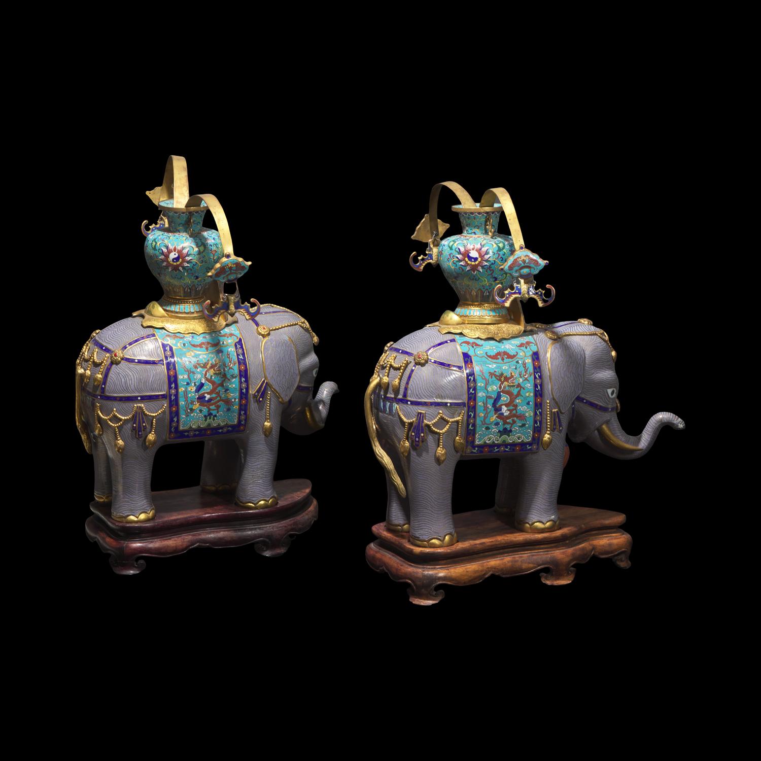 A Pair of Large Chinese Cloisonne Enamel Elephants, 20th Century 近代 掐絲琺瑯太平有象一對