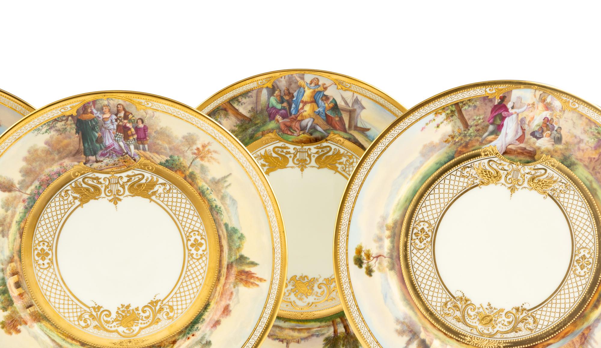 A Dresden (Ambrosius Lamm) Porcelain Dinner Service