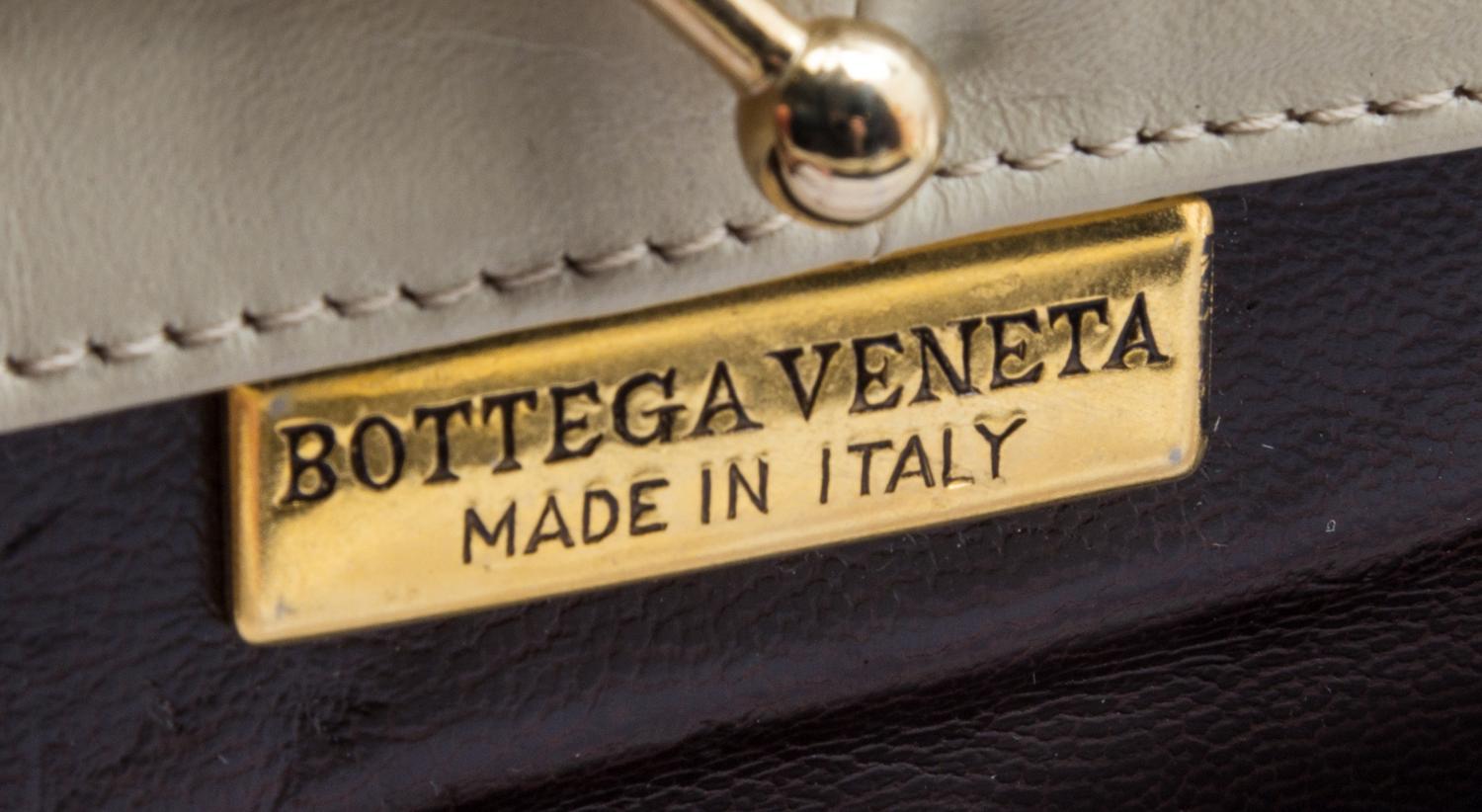A Bottega Veneta Beige Handbag, 8" x 6" x 1.5".