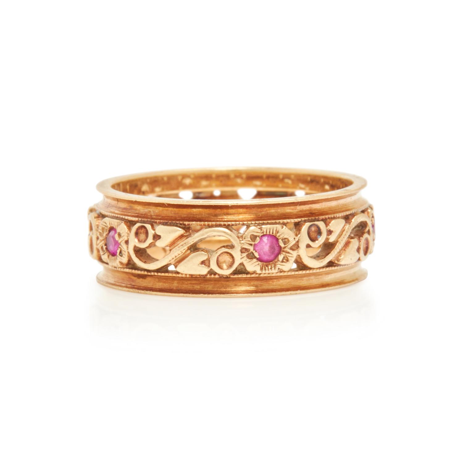 COLLECTION OF GOLD RINGS