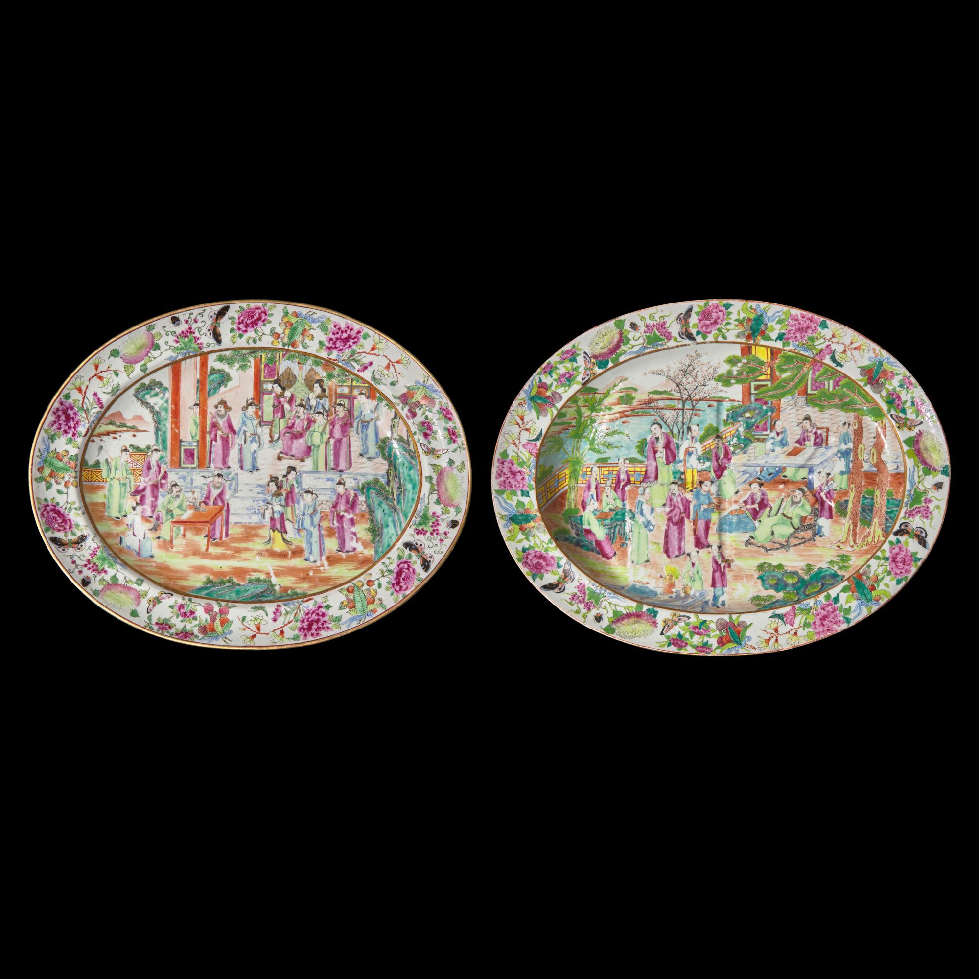 Two Chinese Export Rose Mandarin Porcelain Platters, 19th Century 清晚期 外銷粉彩人物圖大盤兩件