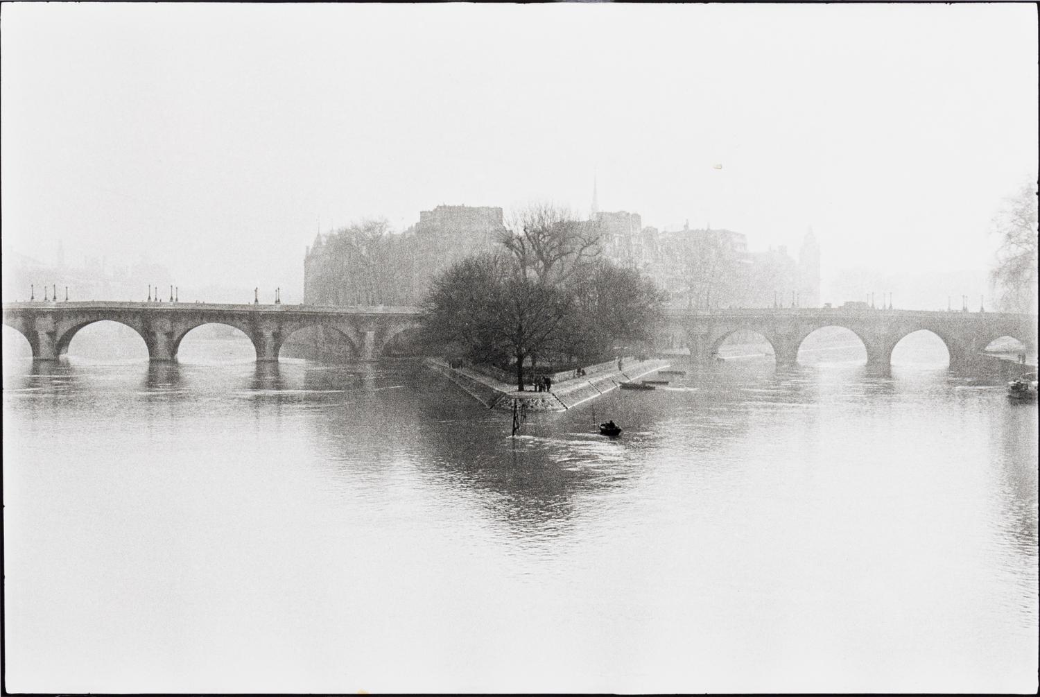 Henri Cartier-Bresson (1908-2004) Île de la Cité, Paris, 1932