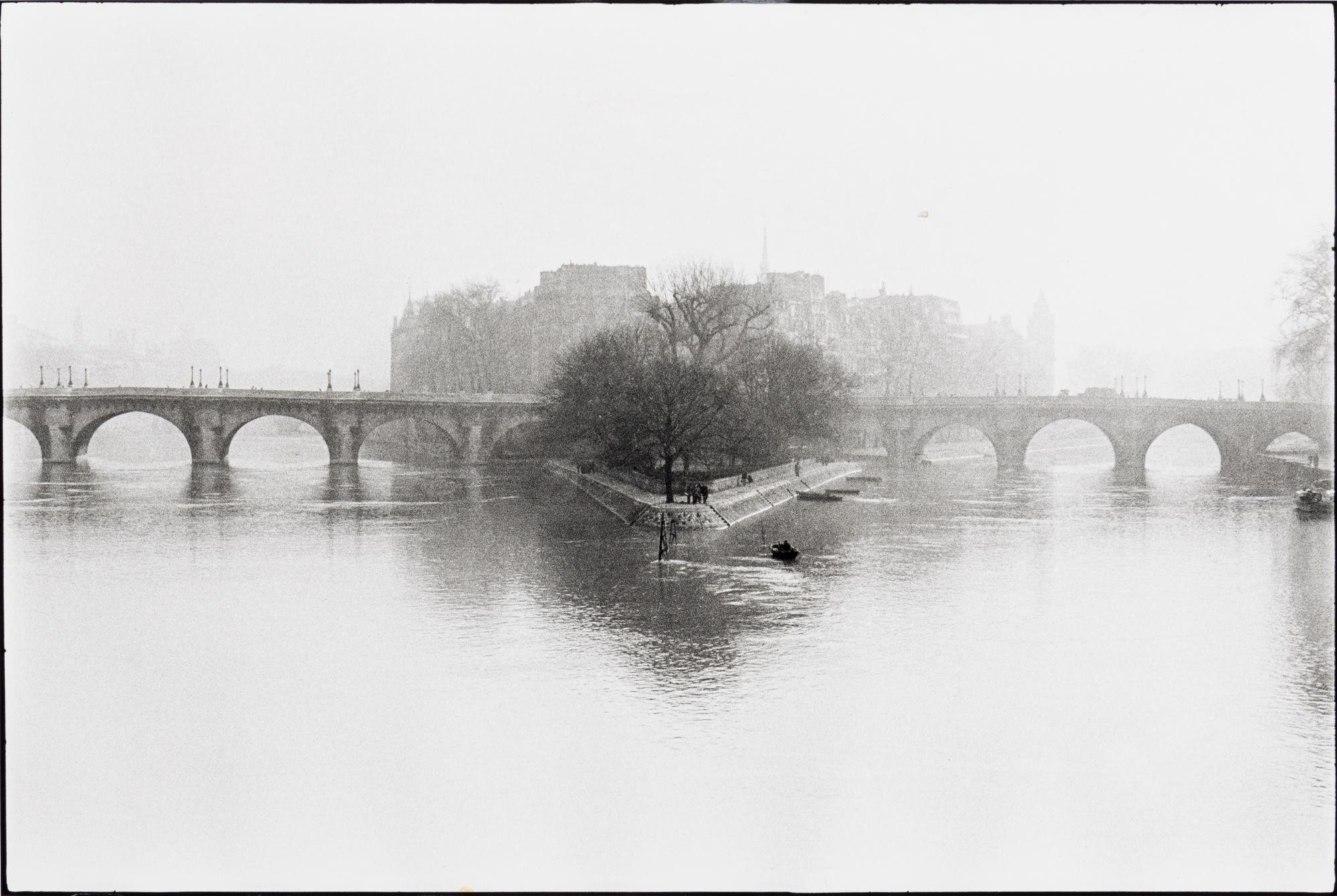 Henri Cartier-Bresson (1908-2004) Île de la Cité, Paris, 1932