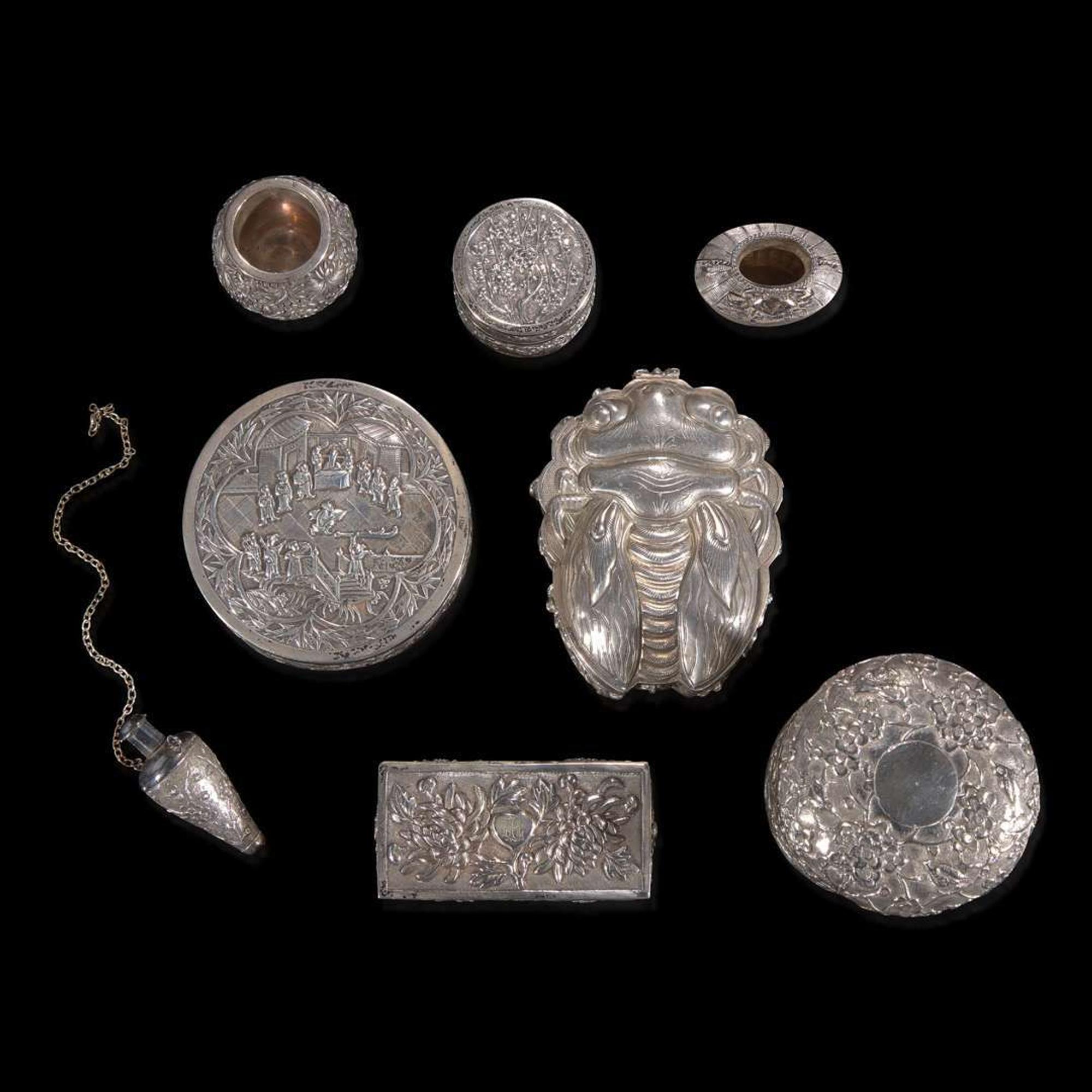 Eight assorted Chinese and Japanese export silver boxes and small vases 中國日本銀器一組八件 Late 19th to early 20th century ???????????