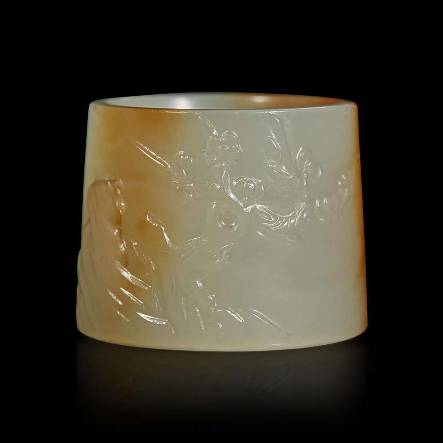 Three Chinese carved jade thumb rings 玉扳指三件